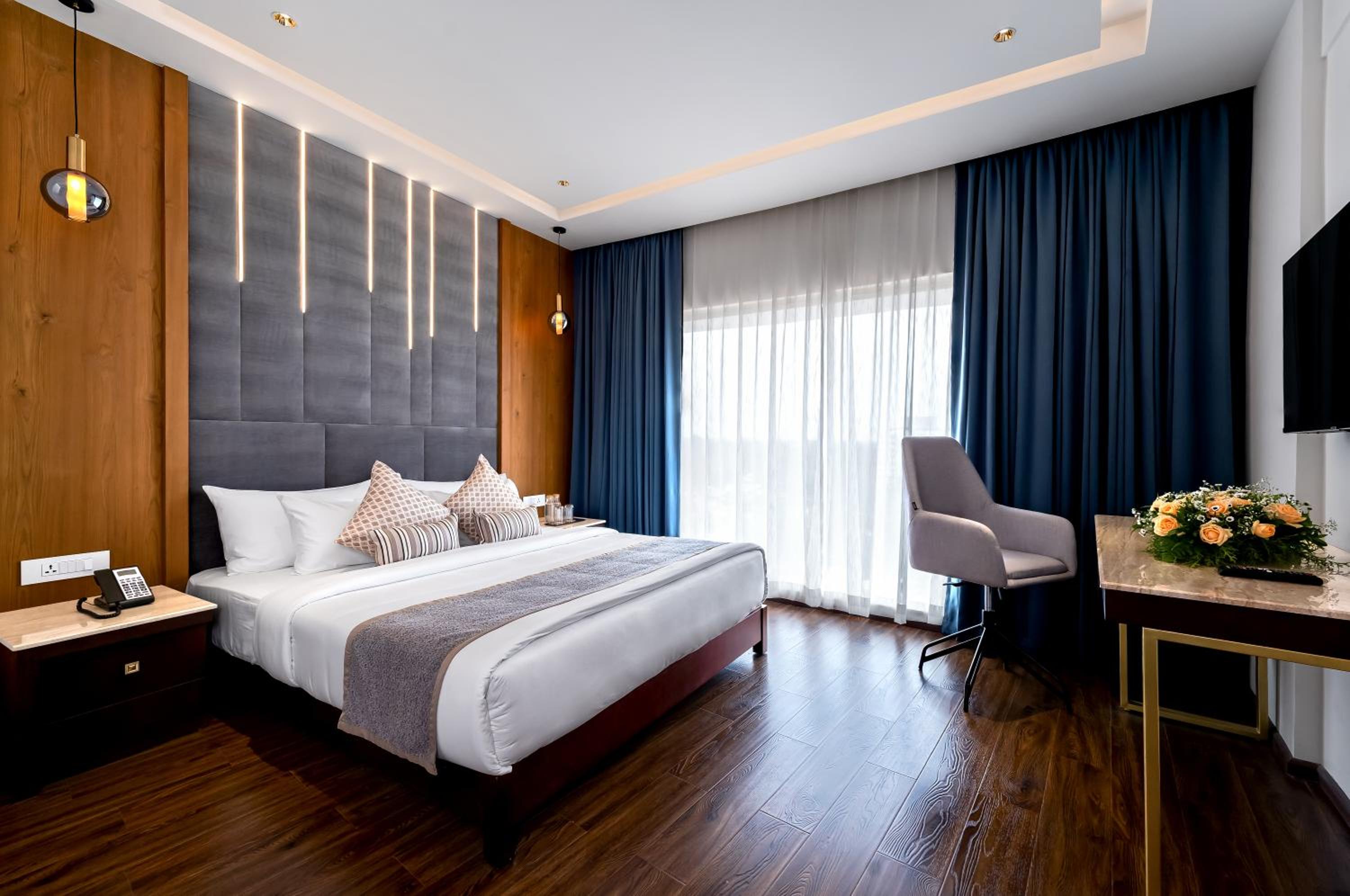 Executive Suite - Photo 3