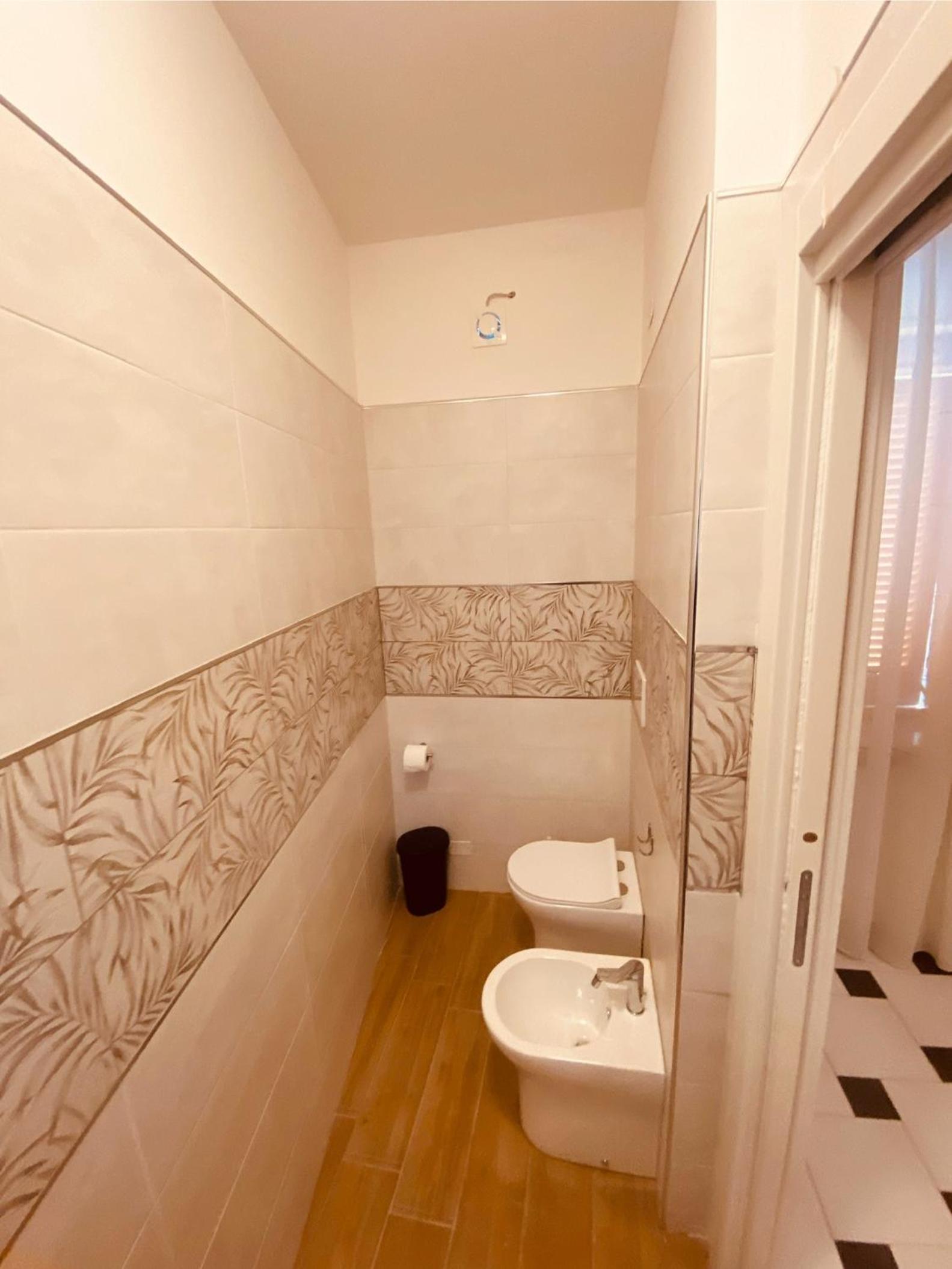 Double Room with Private Bathroom - Photo 5