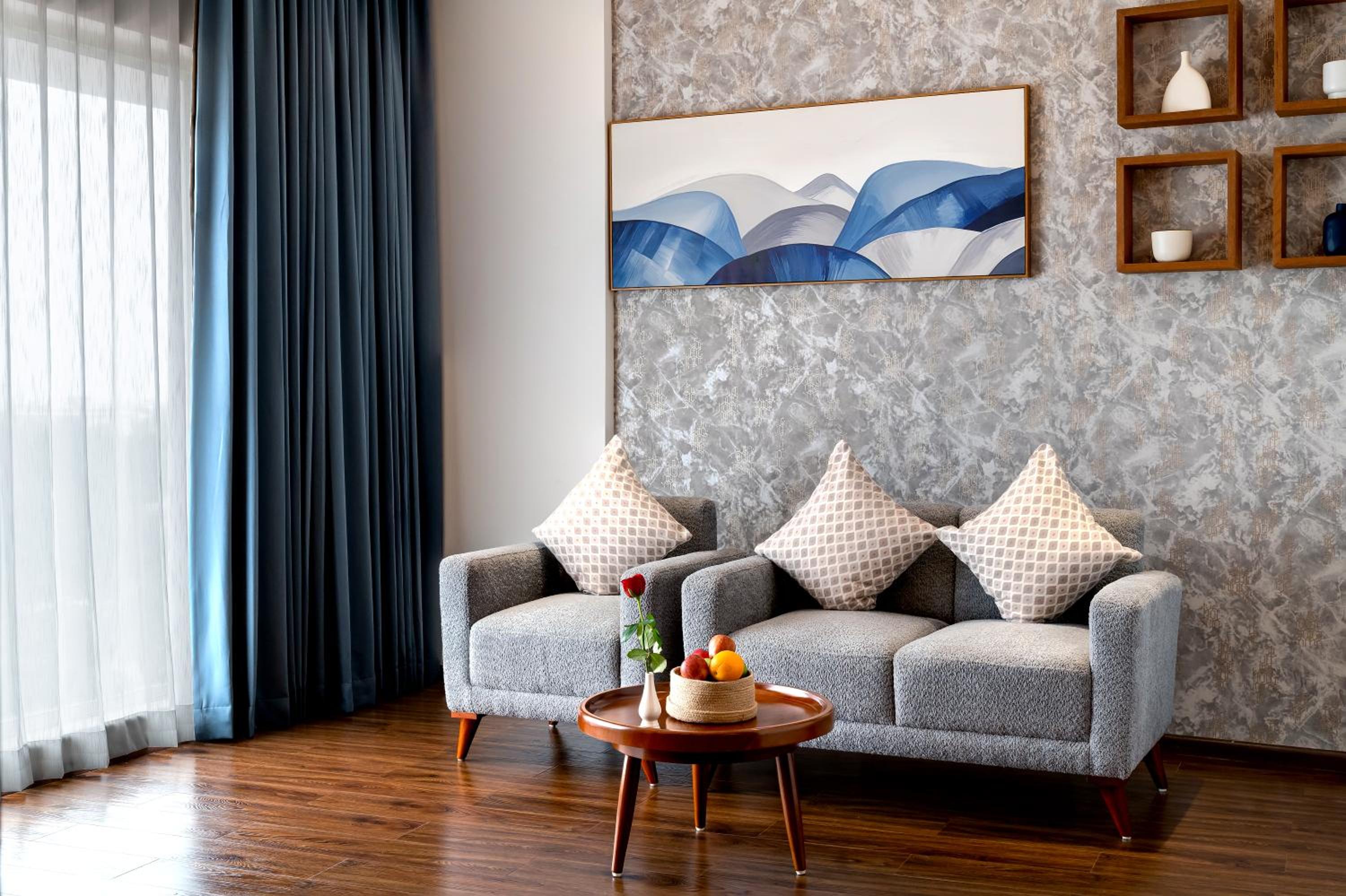 Executive Suite - Photo 2
