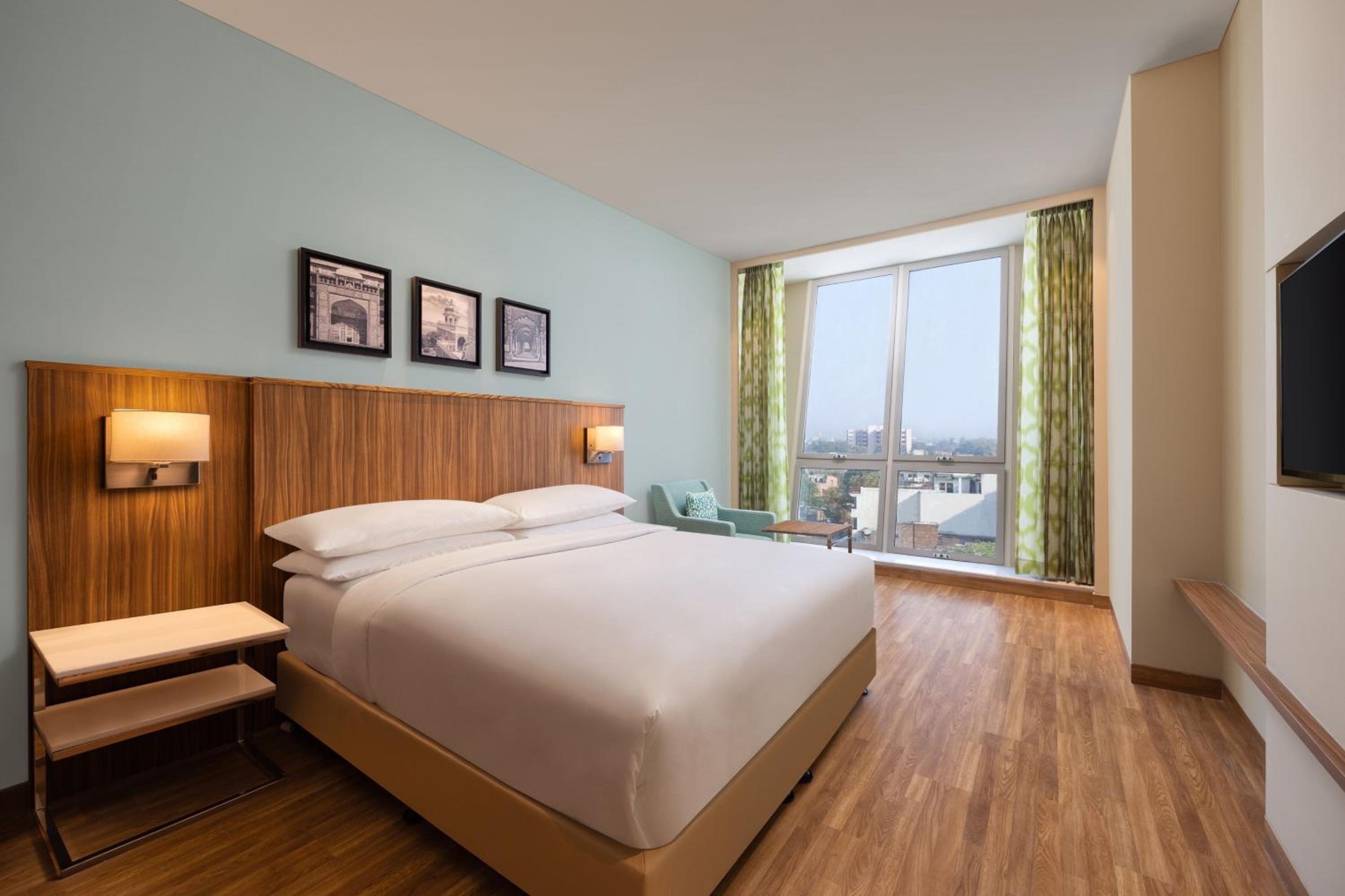 King Suite with Sofa Bed, 20% Discount on Food & Soft Beverages and Laundry - Photo 2