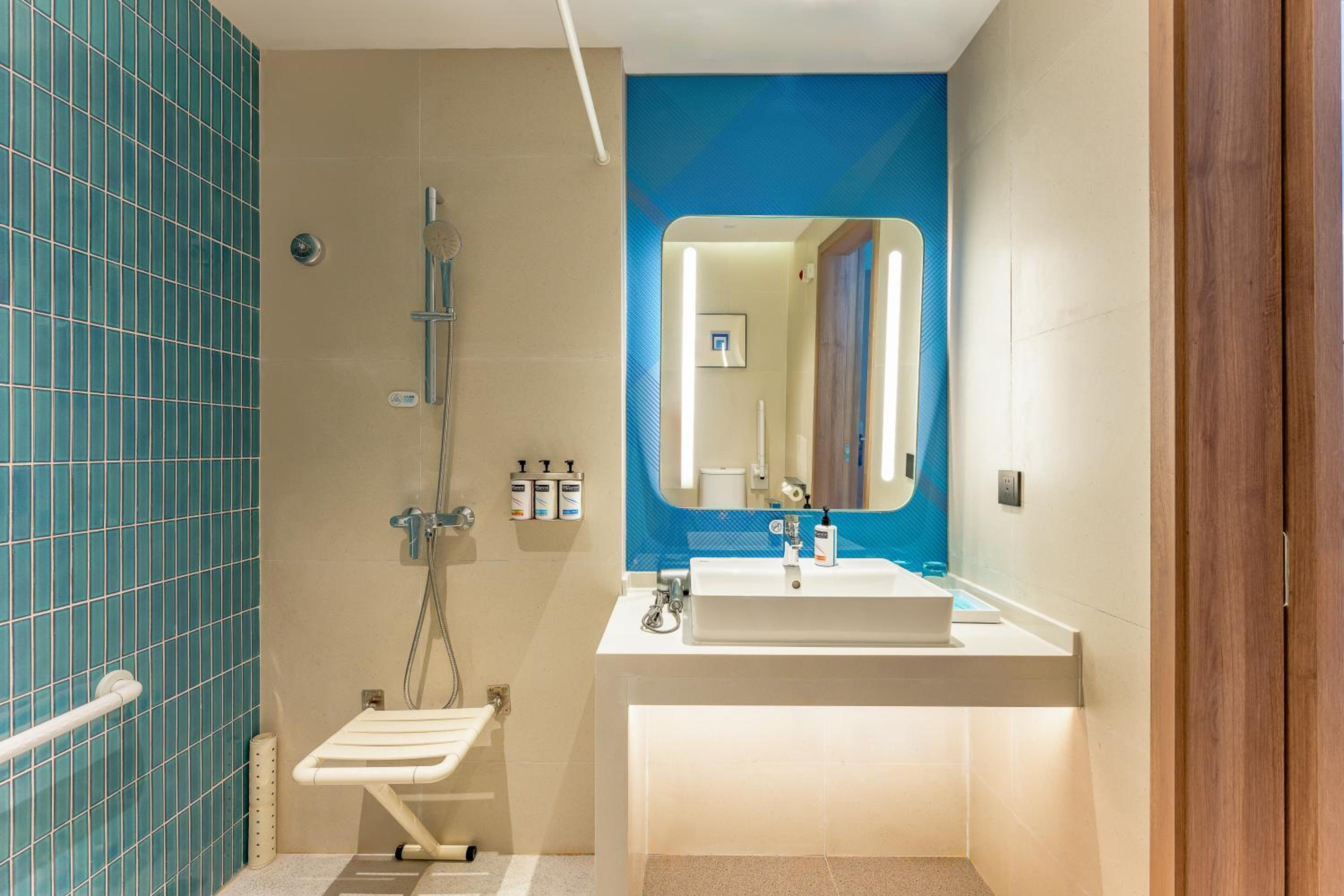 Standard King Room - Disability Access