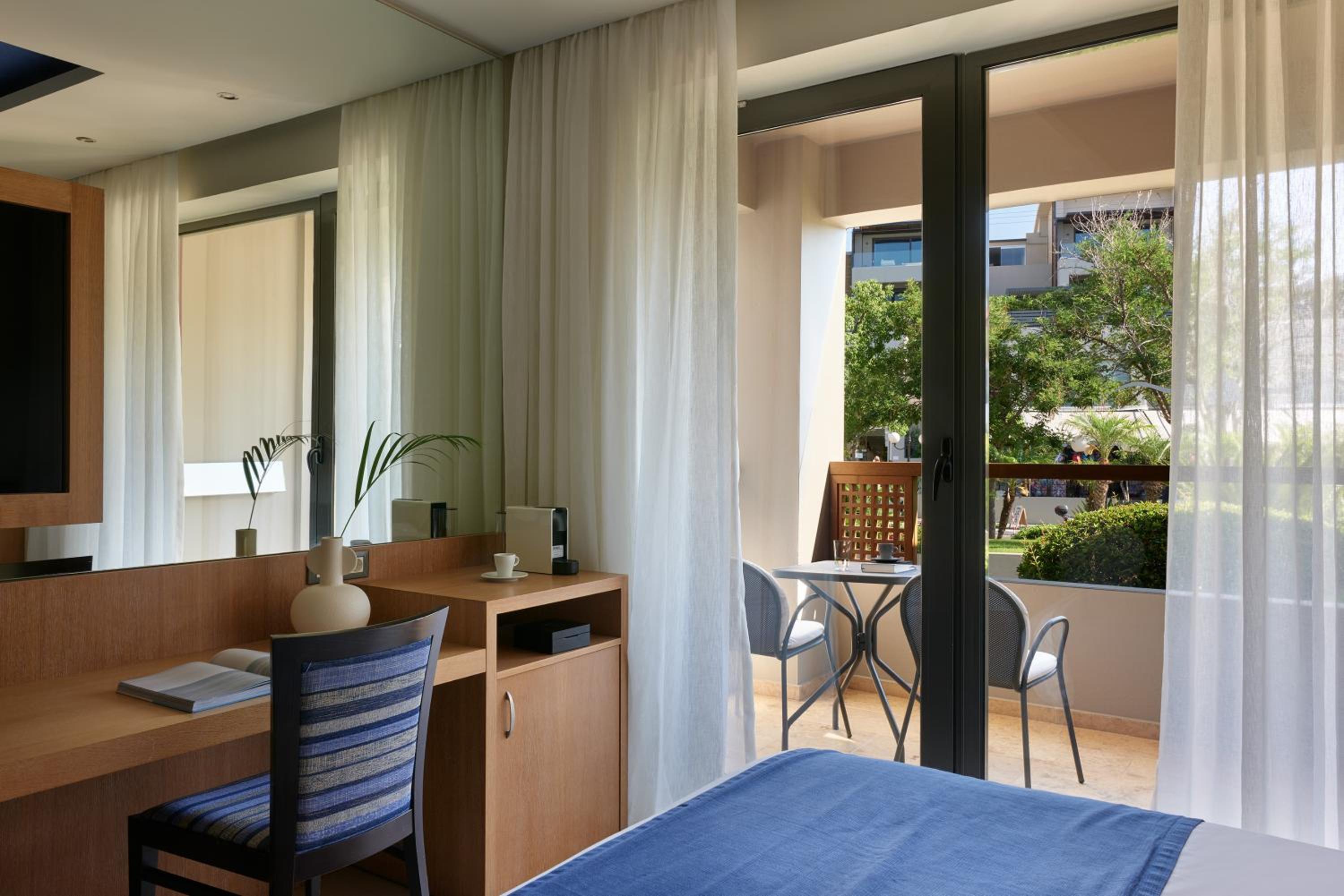 Deluxe Inland View Room - Photo 11