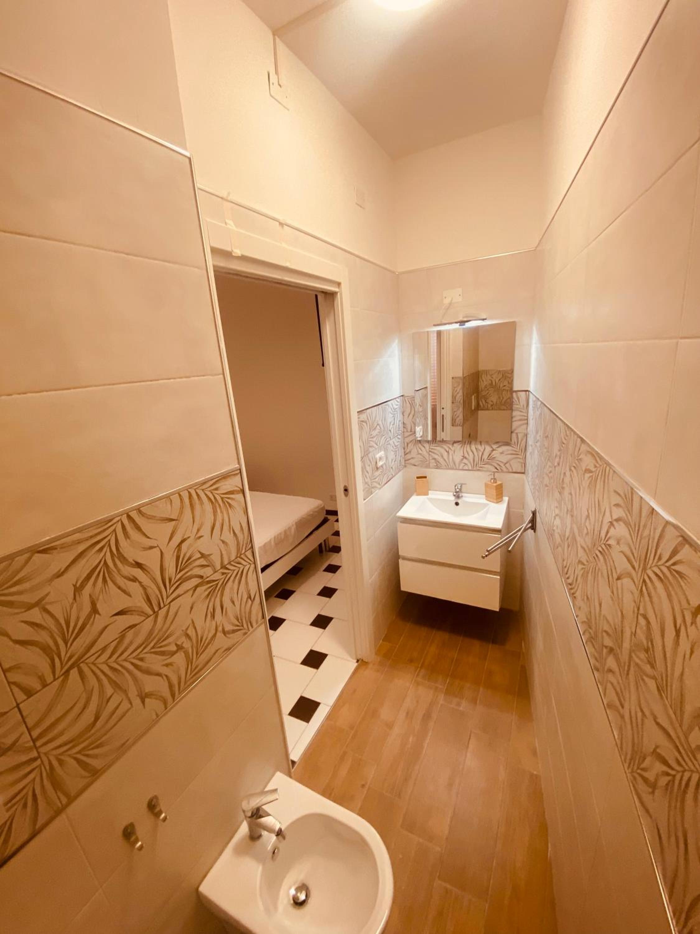 Double Room with Private Bathroom - Photo 3