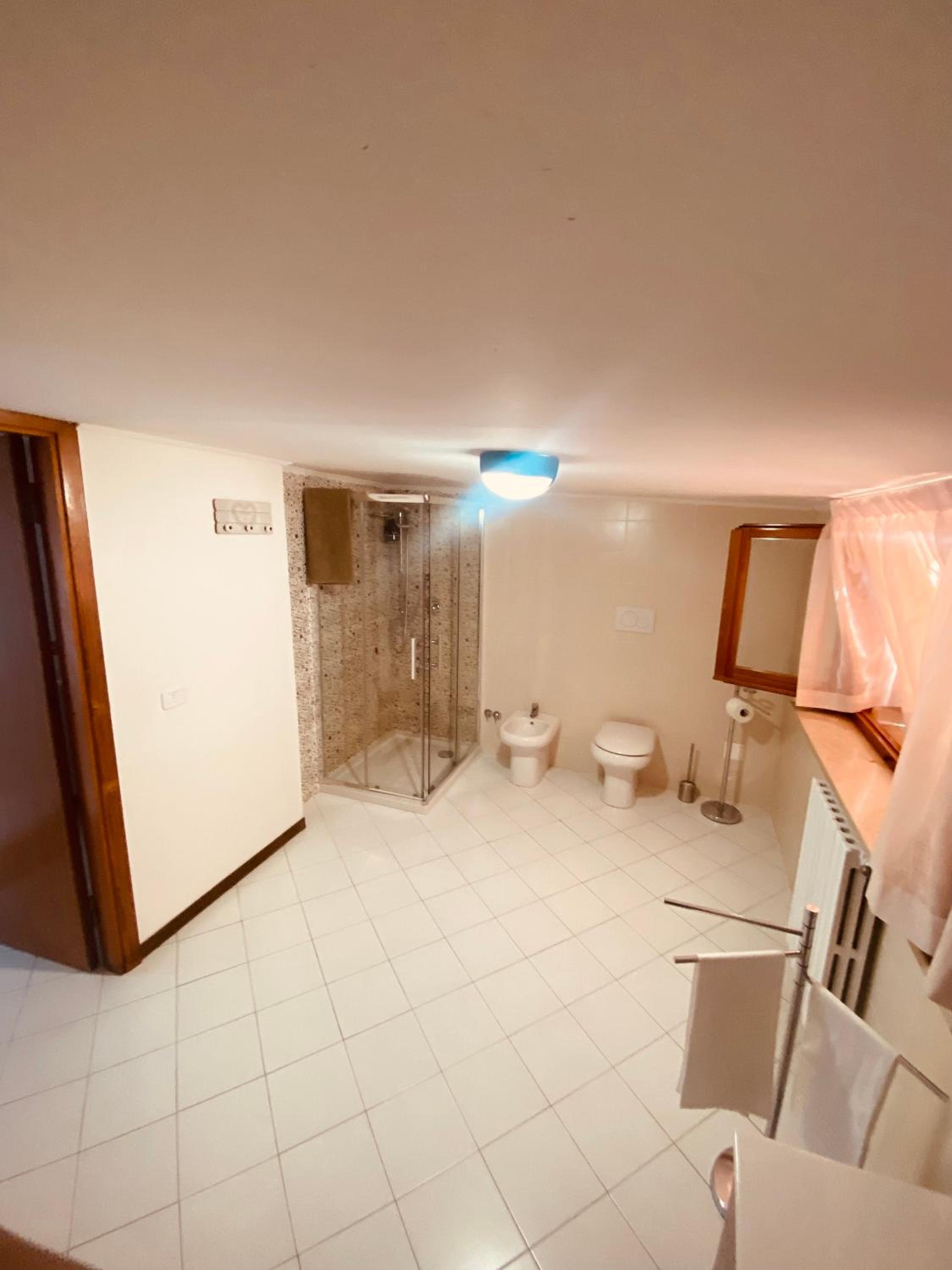 Quadruple Room with Private Bathroom - Photo 4