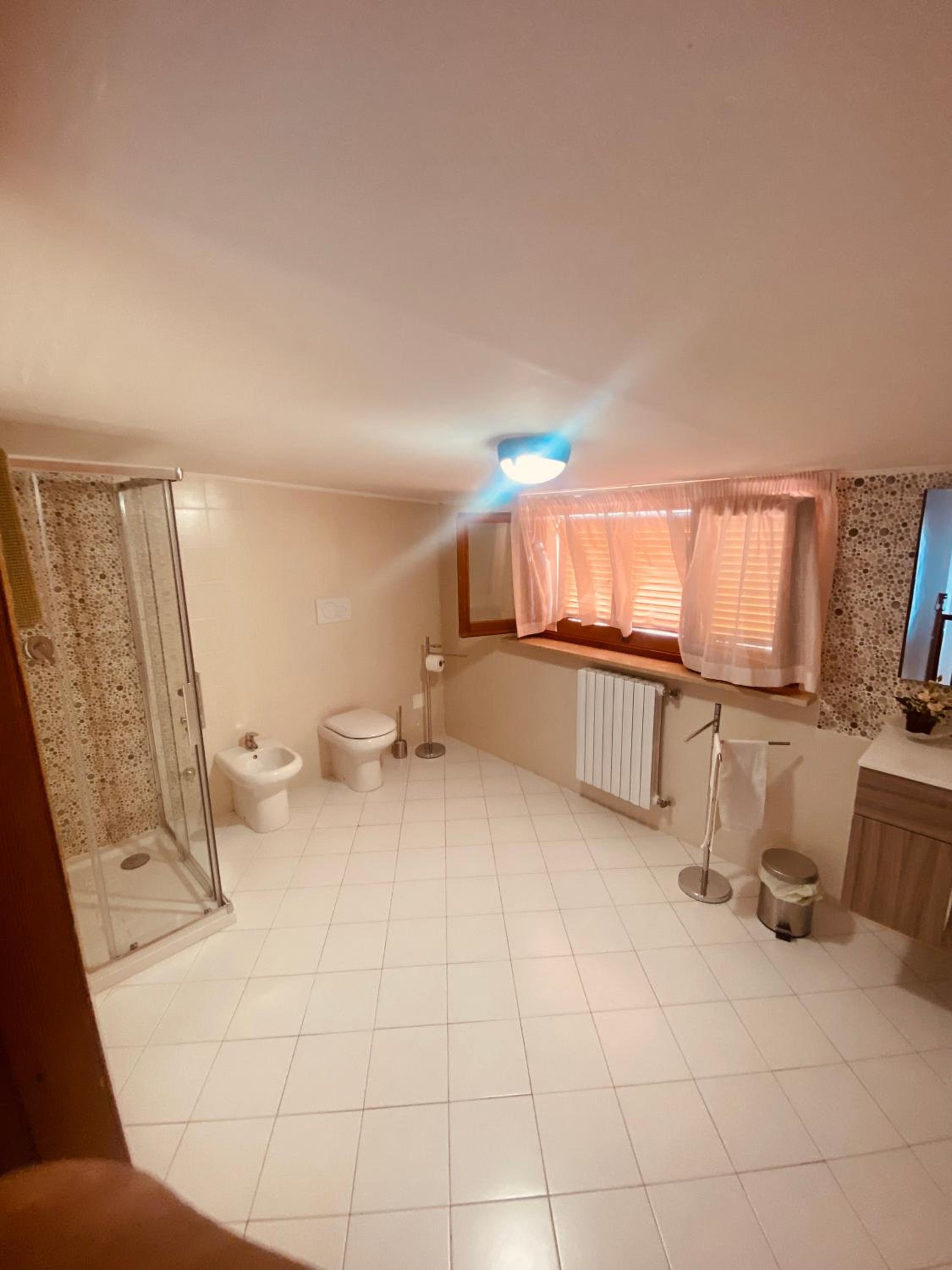 Quadruple Room with Private Bathroom - Photo 3