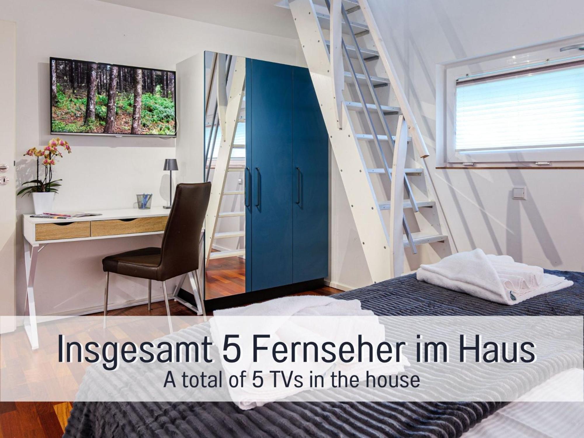 Five-Bedroom House photo 1