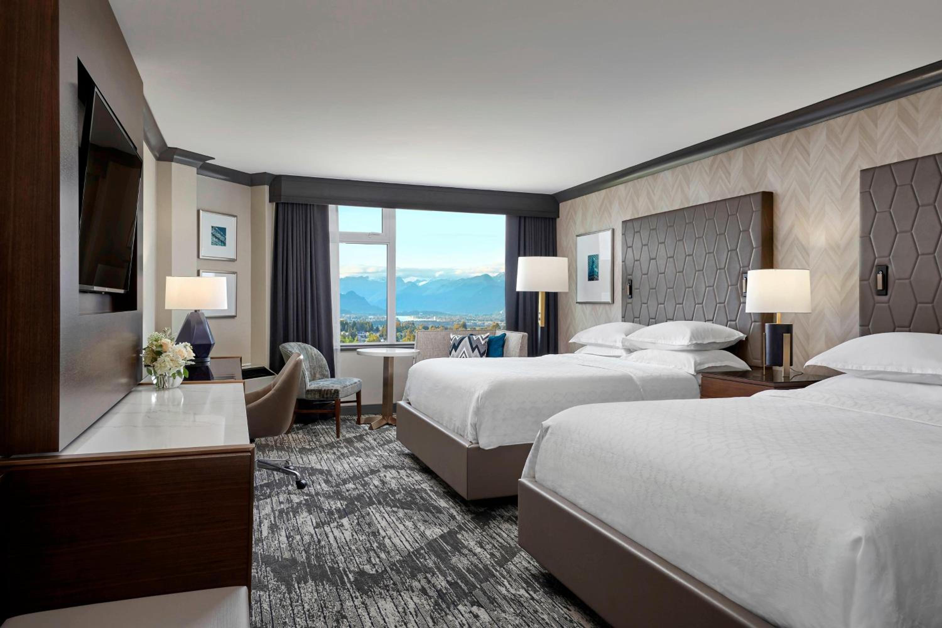 Club Queen Room with Two Queen Beds - Lounge Access - Photo 1