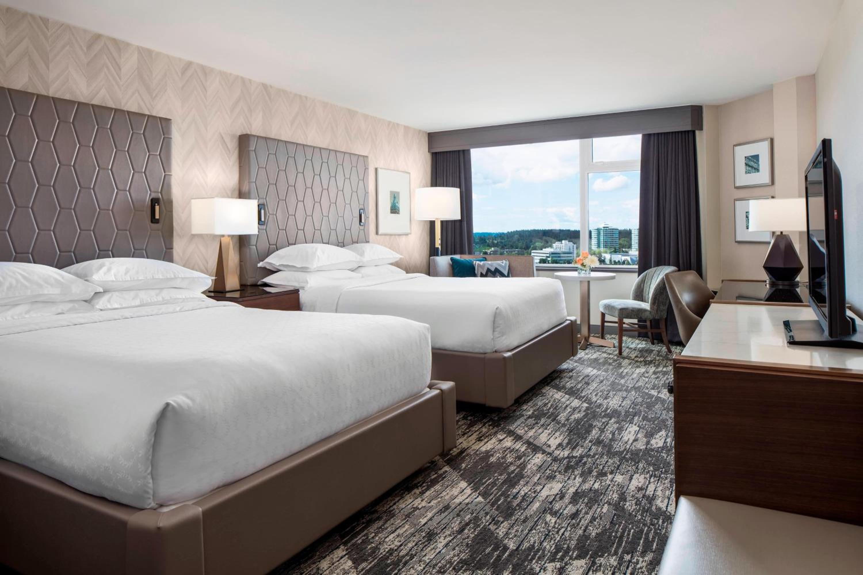 Deluxe Queen Room with Two Queen Beds - Photo 2