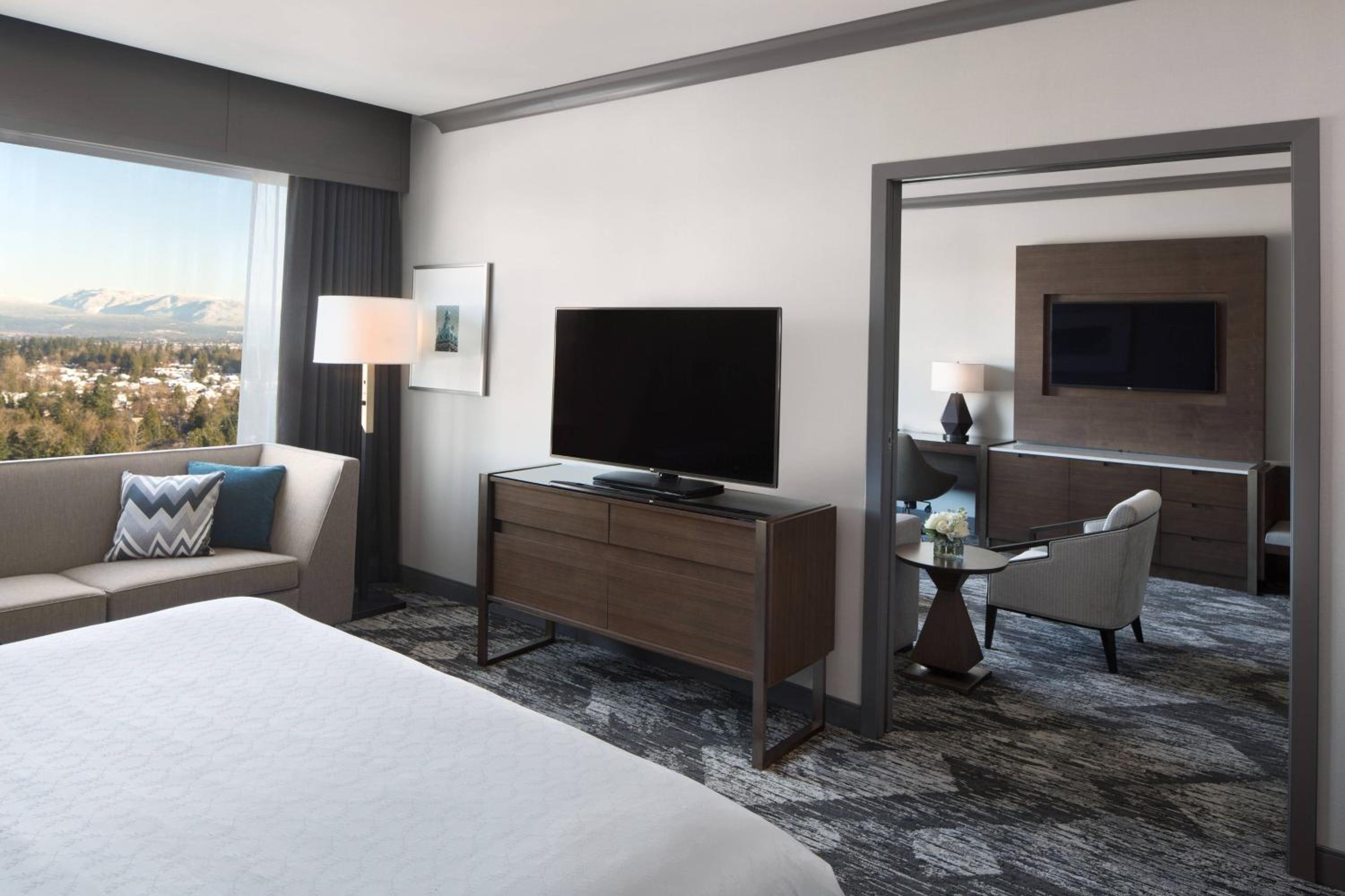 Penthouse King Suite with Sofa Bed - Lounge Access