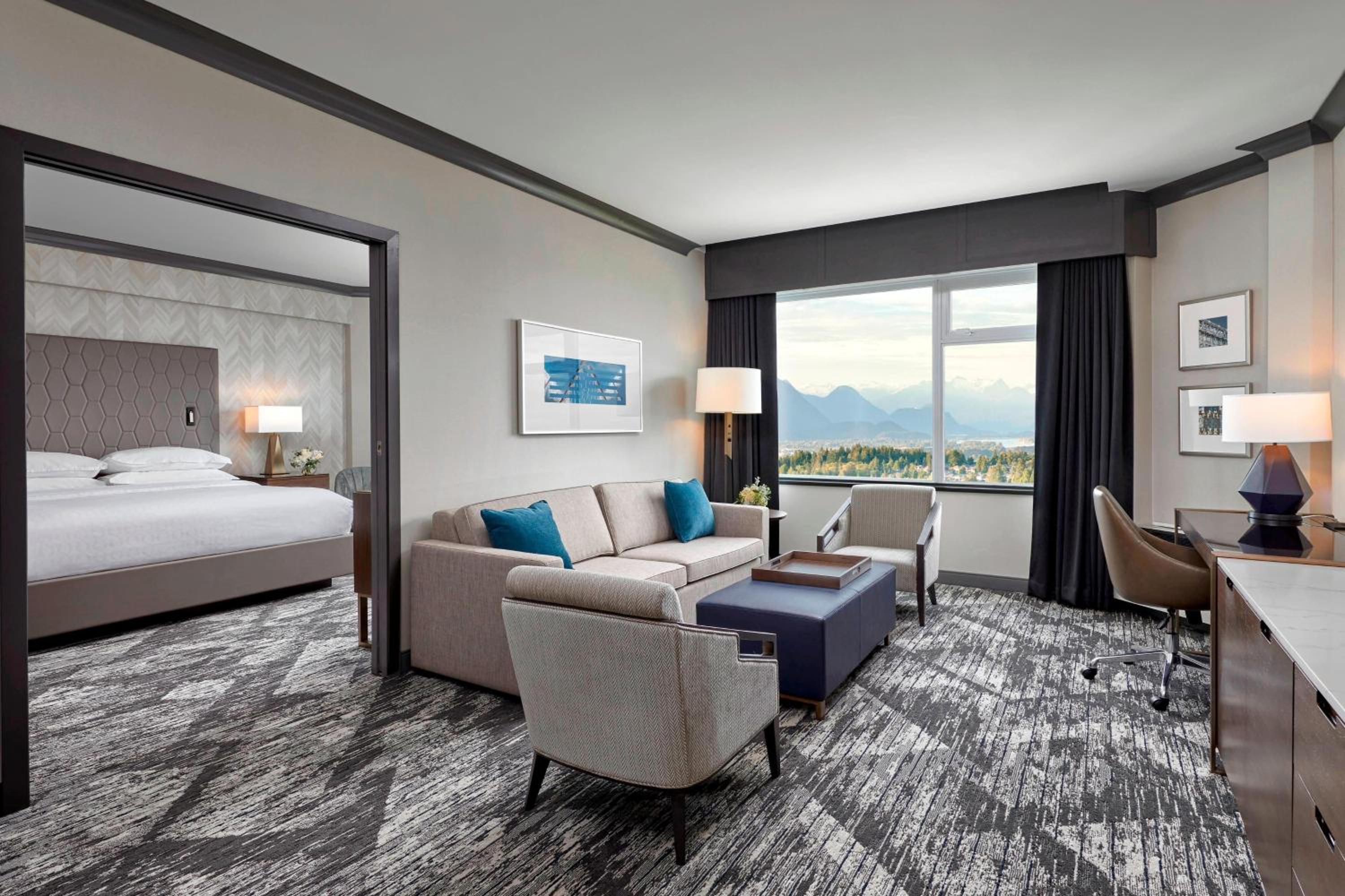 Penthouse King Suite with Sofa Bed - Lounge Access