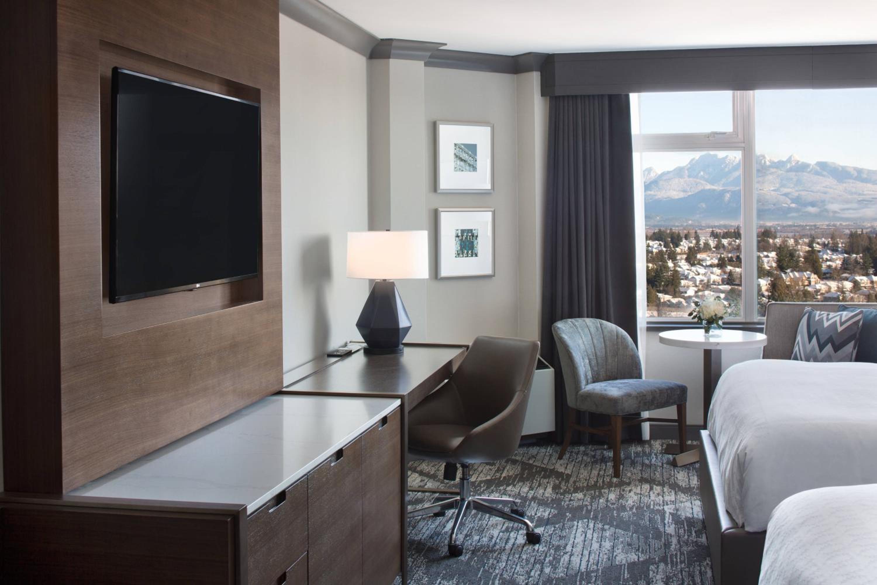 Penthouse King Suite with Sofa Bed - Lounge Access thumbnail 5