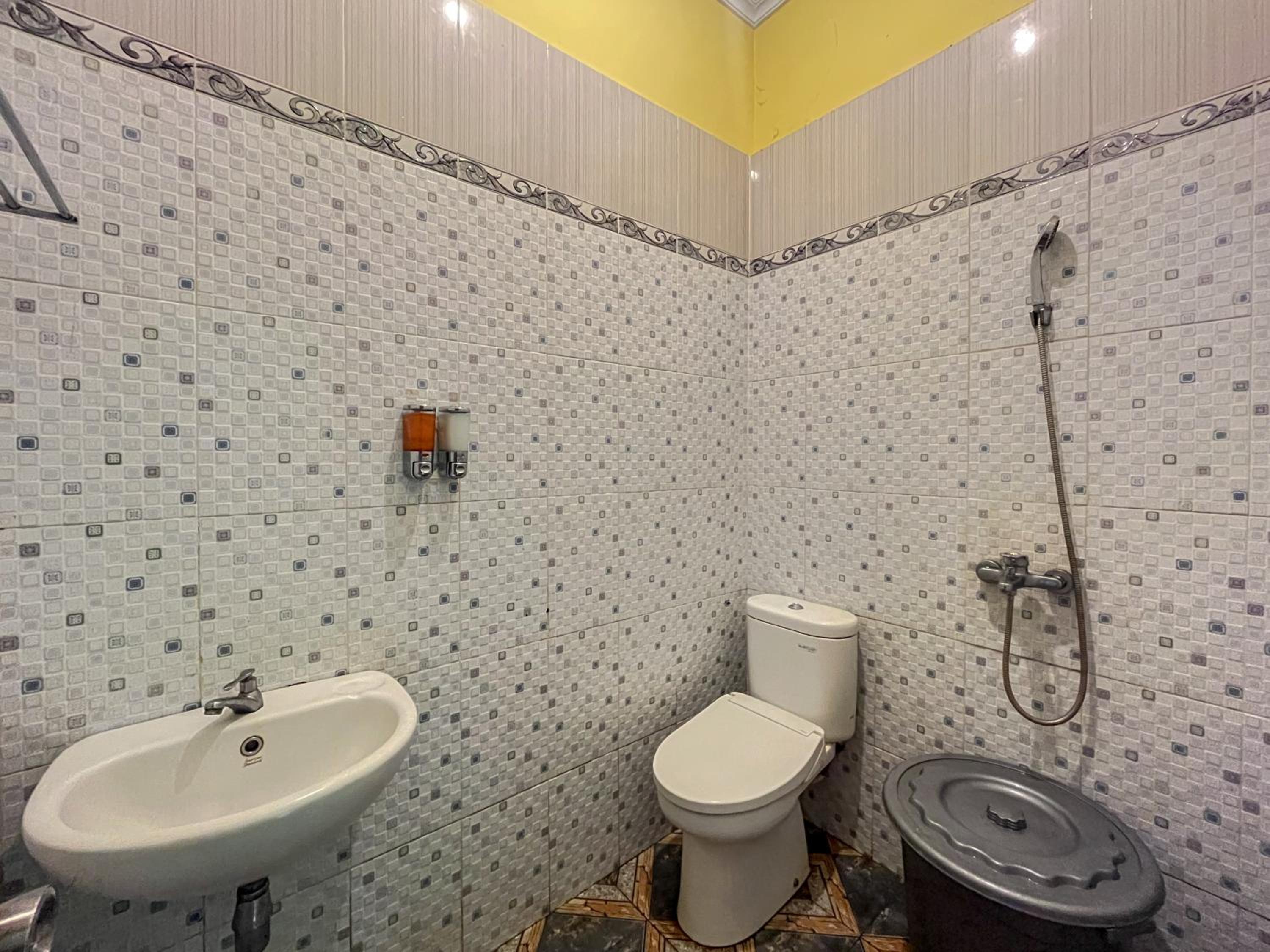 Family Room - Photo 5