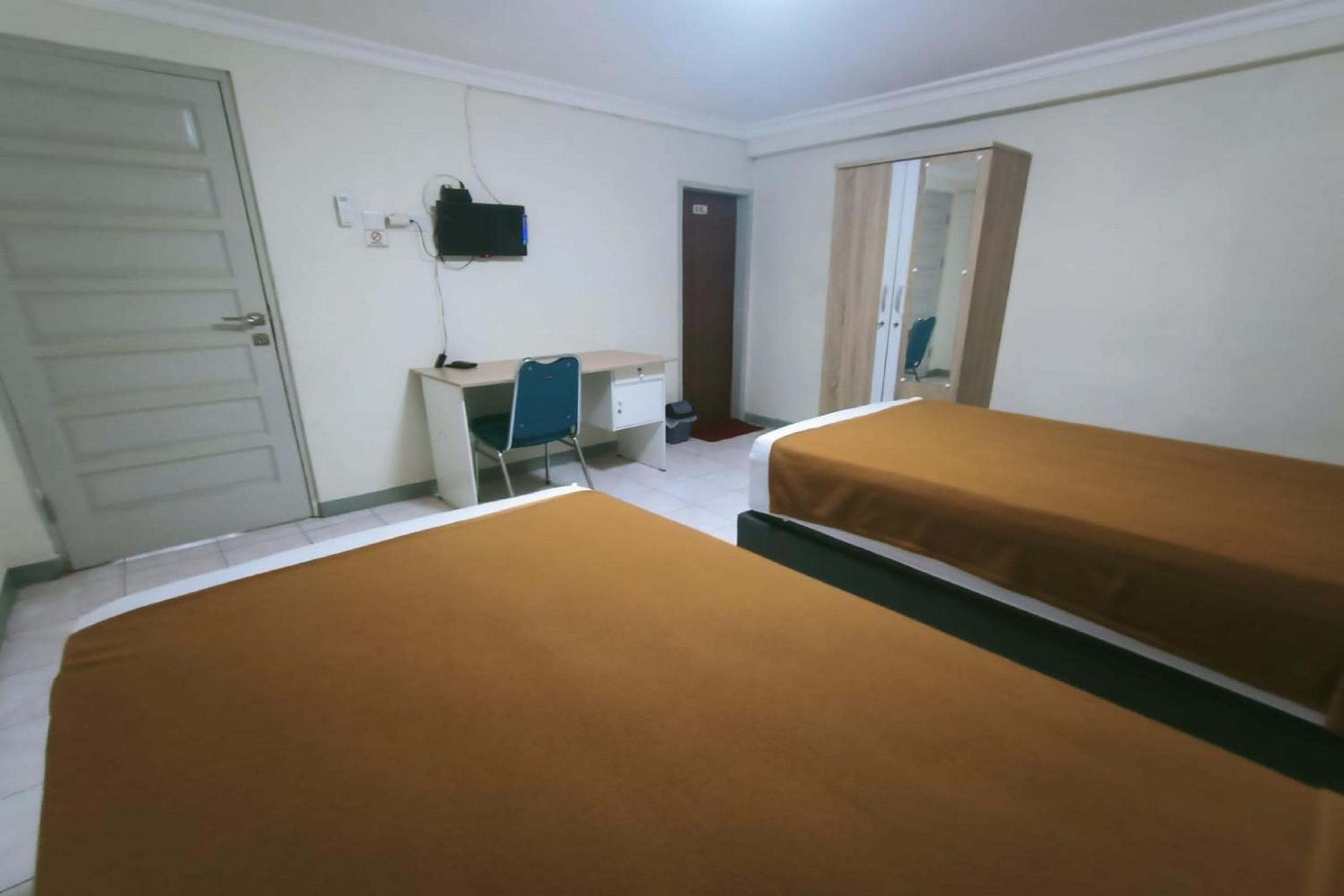 Standard Twin Room photo 2