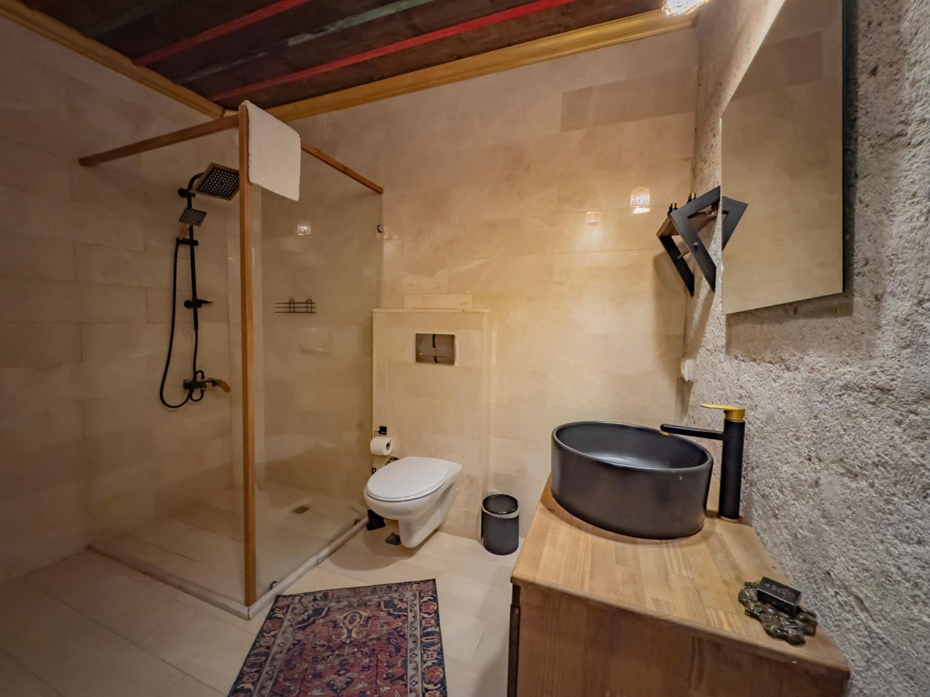 Deluxe Double Room with Balcony - Photo 4