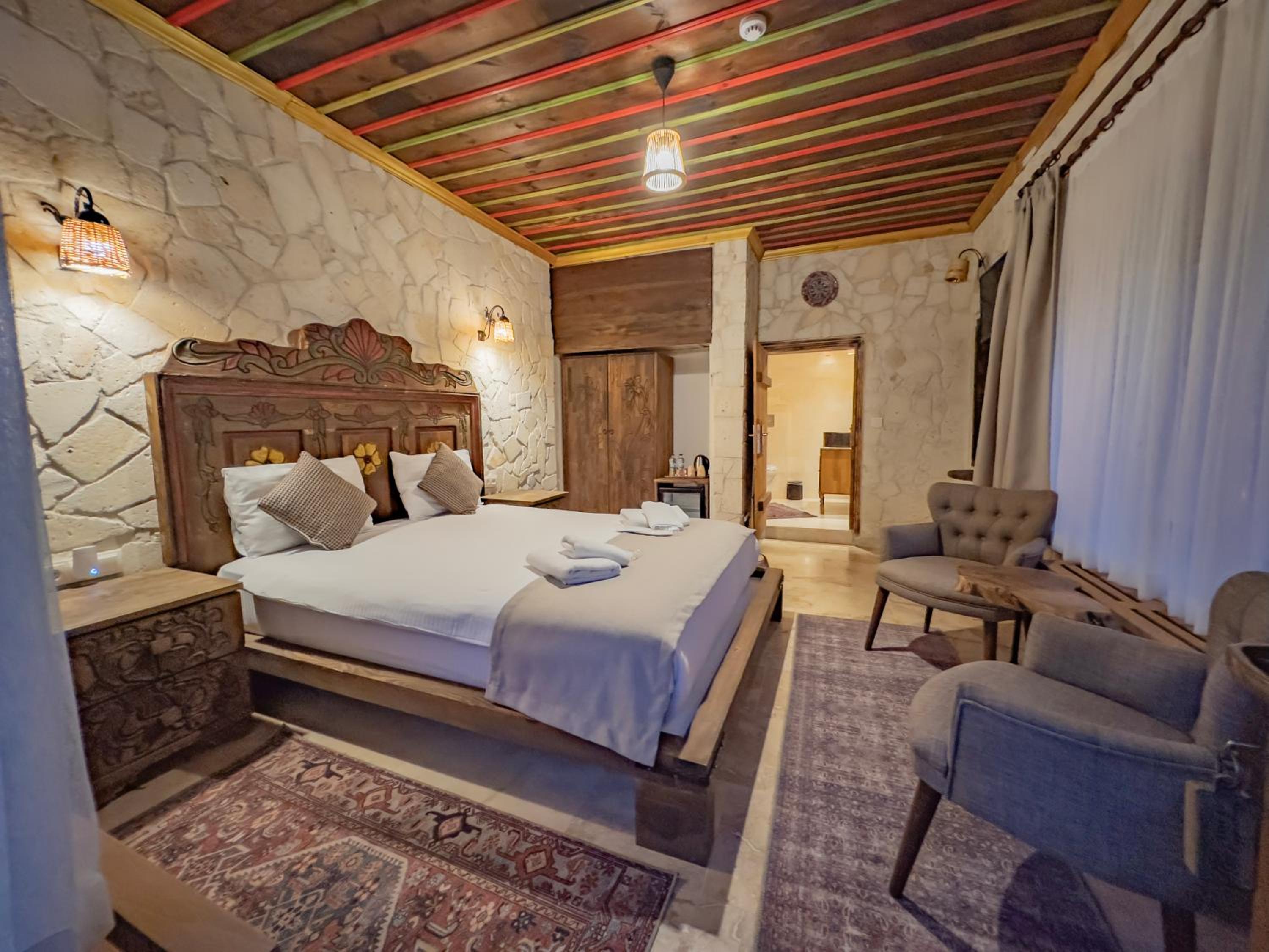 Deluxe Double Room with Balcony - Photo 3