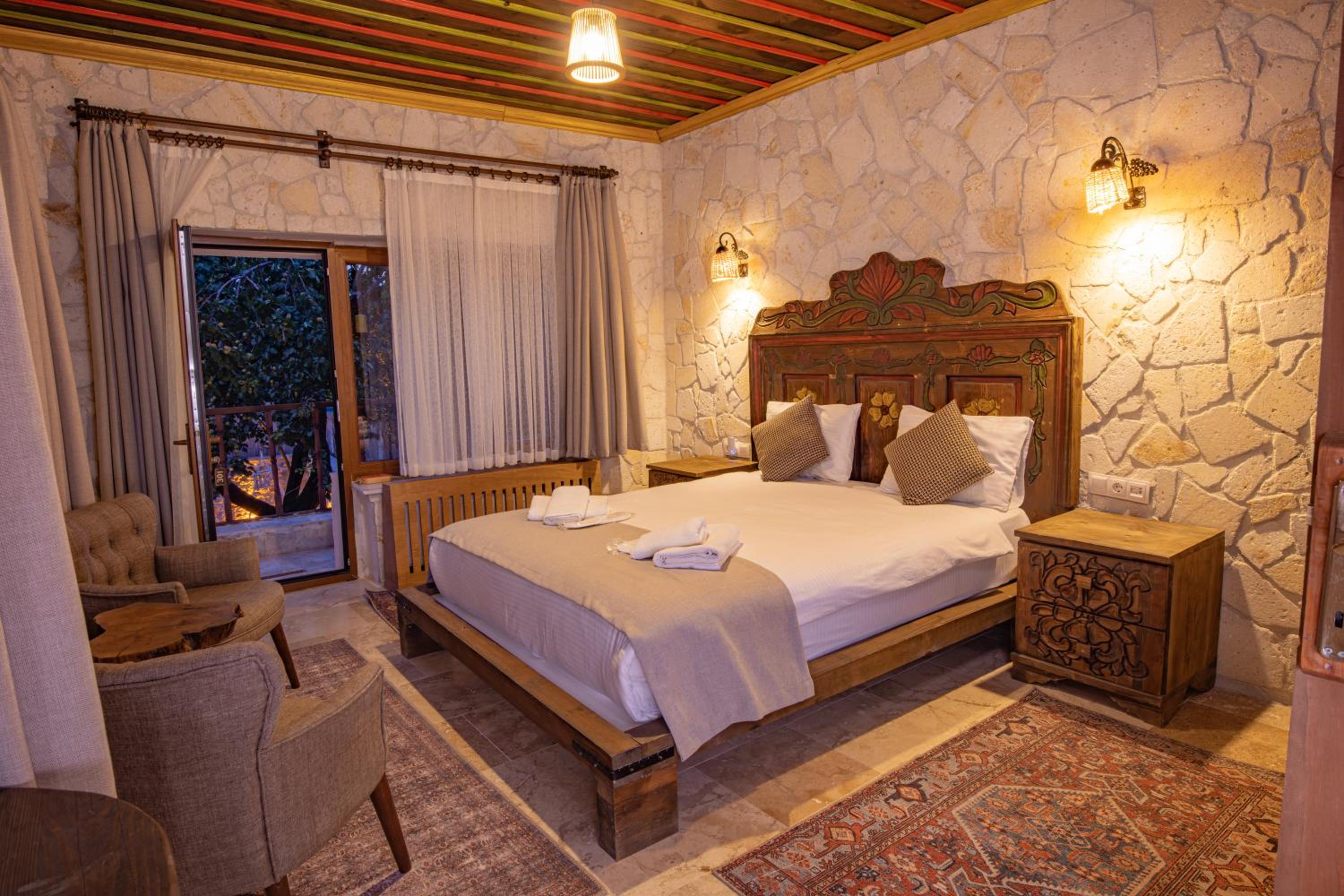 Deluxe Double Room with Balcony - Photo 5