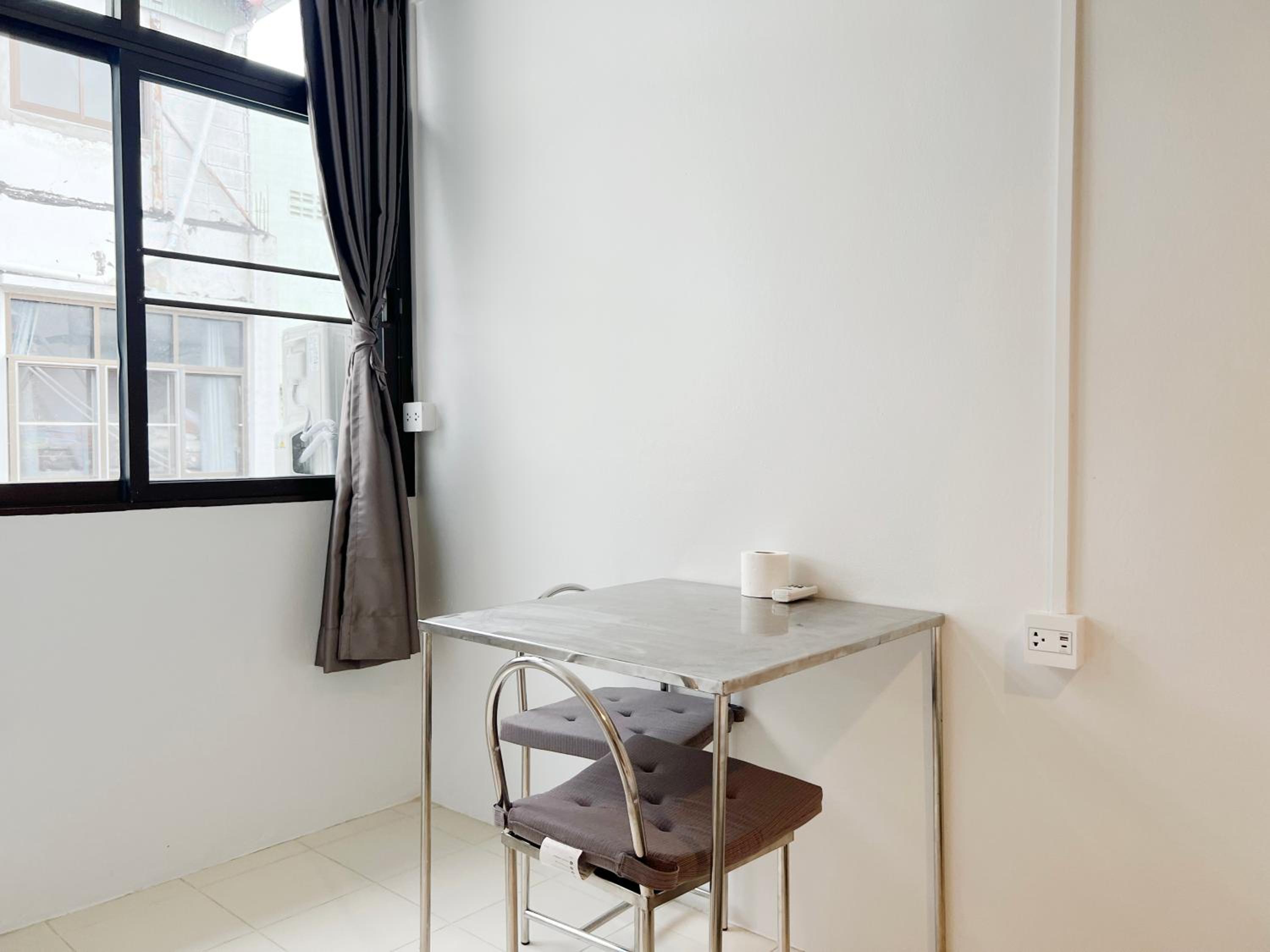 Twin Room with Private Bathroom photo 1