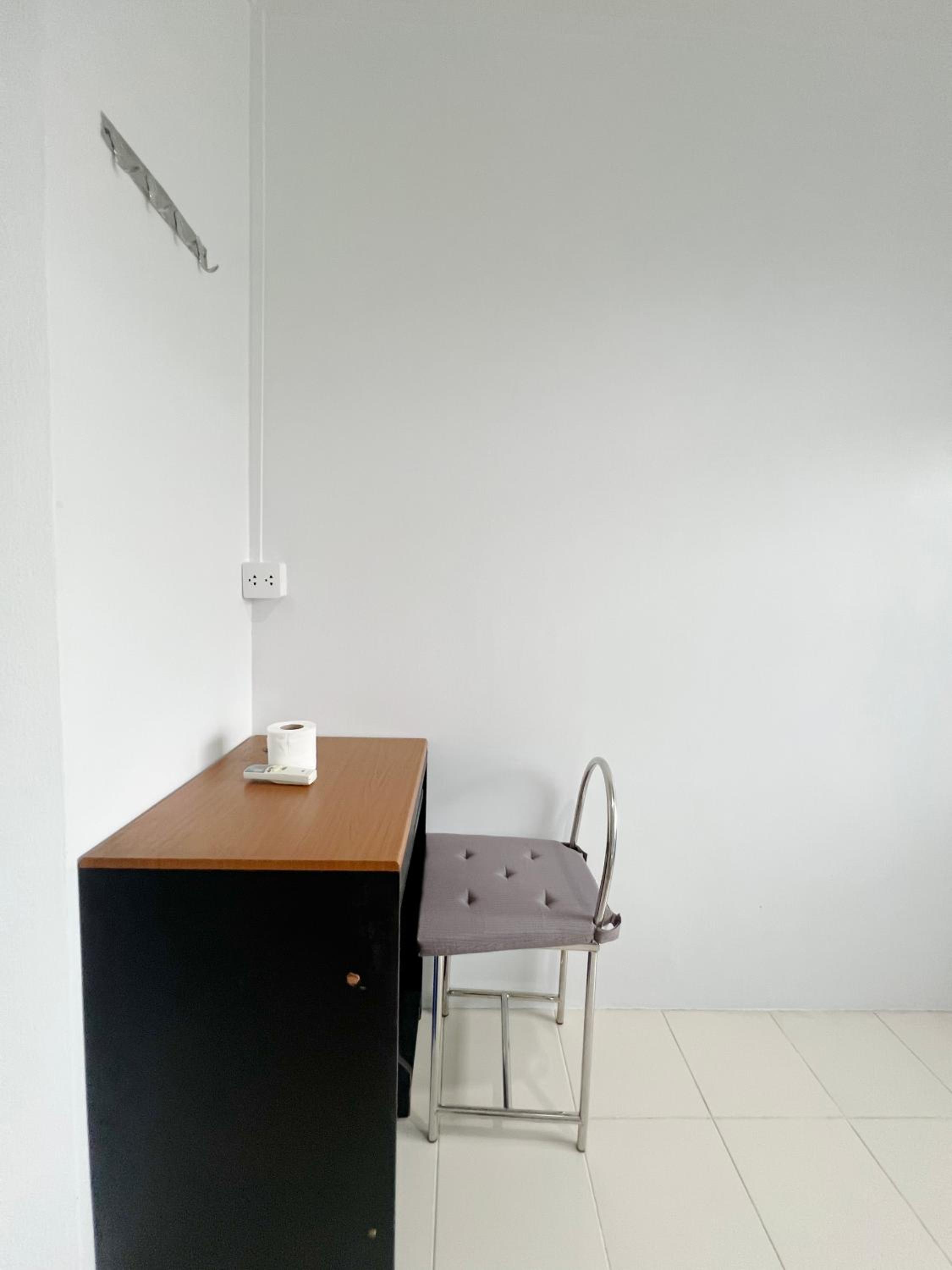 Single Room with Private Bathroom photo 2
