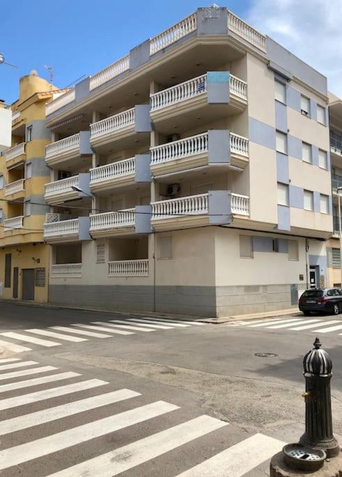 One-Bedroom Apartment with Sea View and Balcony photo 2