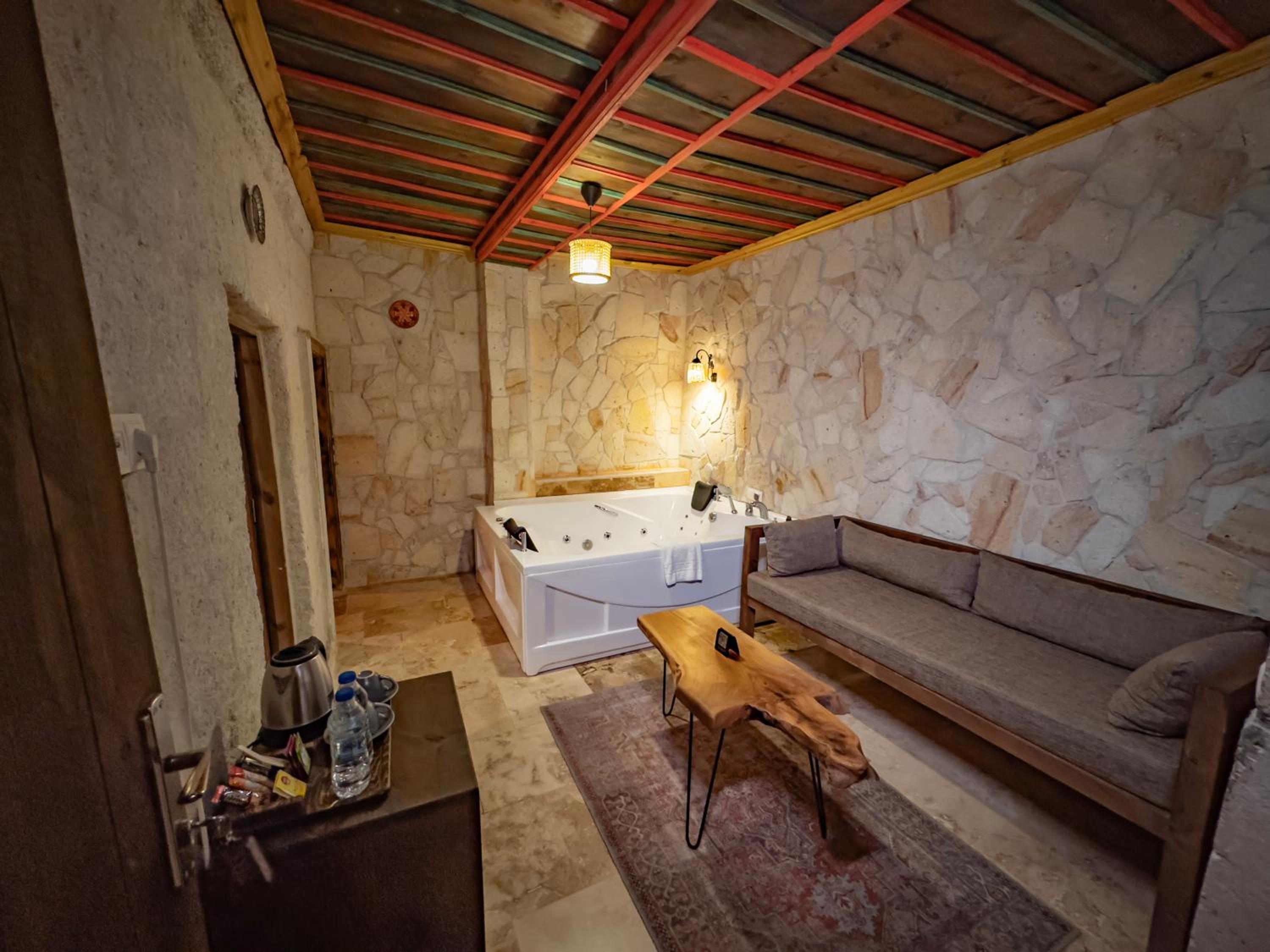 King Suite - Photo 6