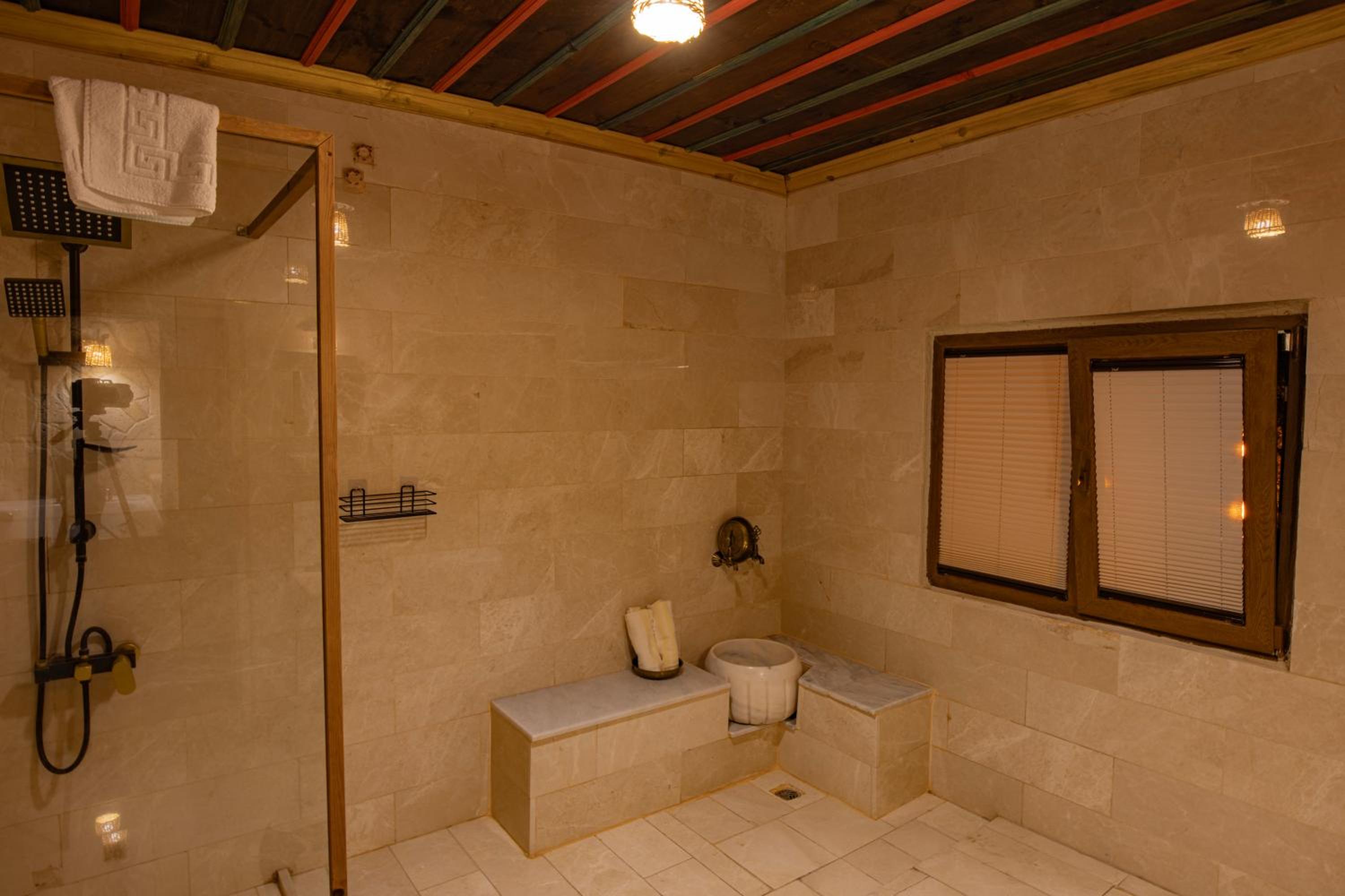King Suite - Photo 2