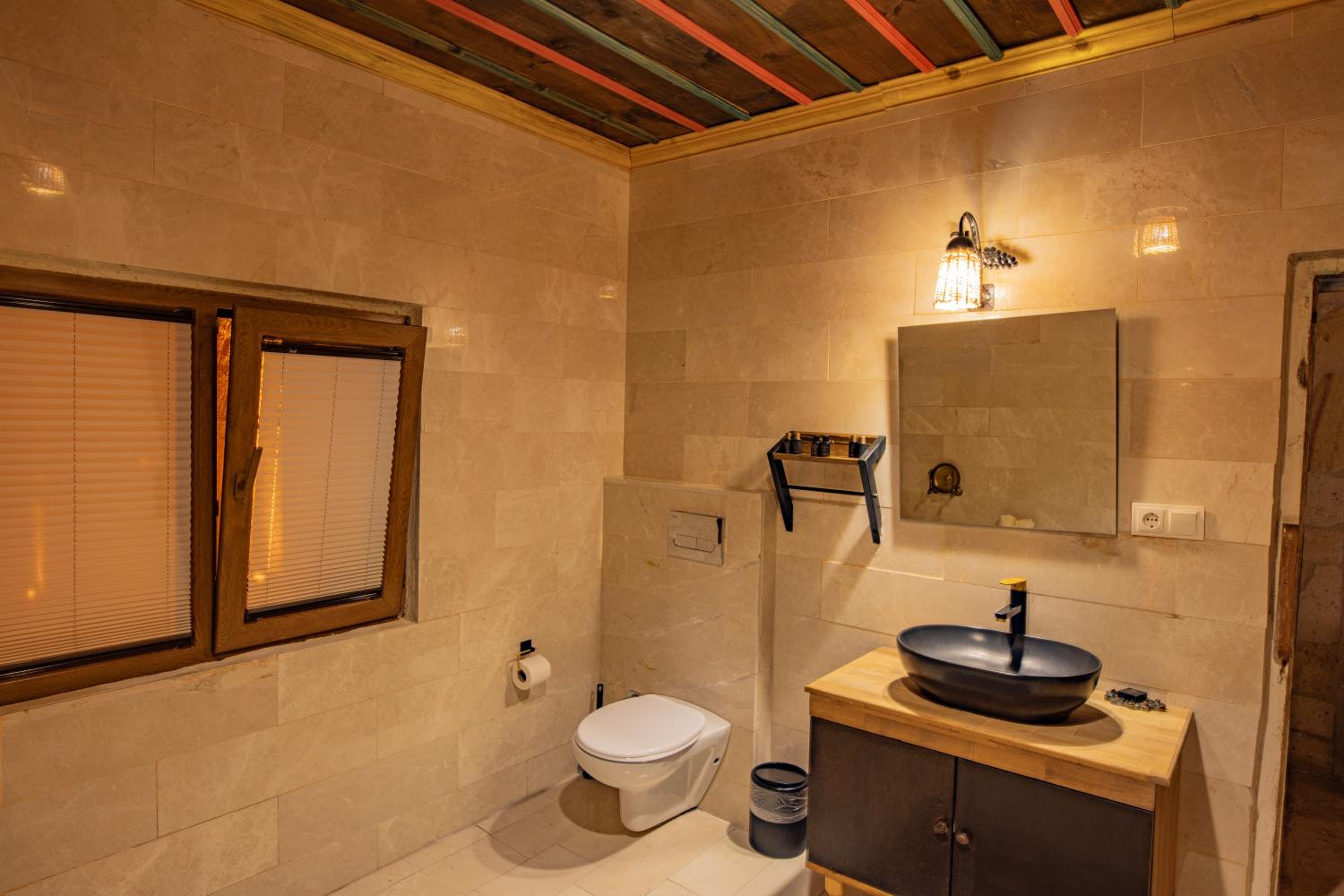 King Suite - Photo 3