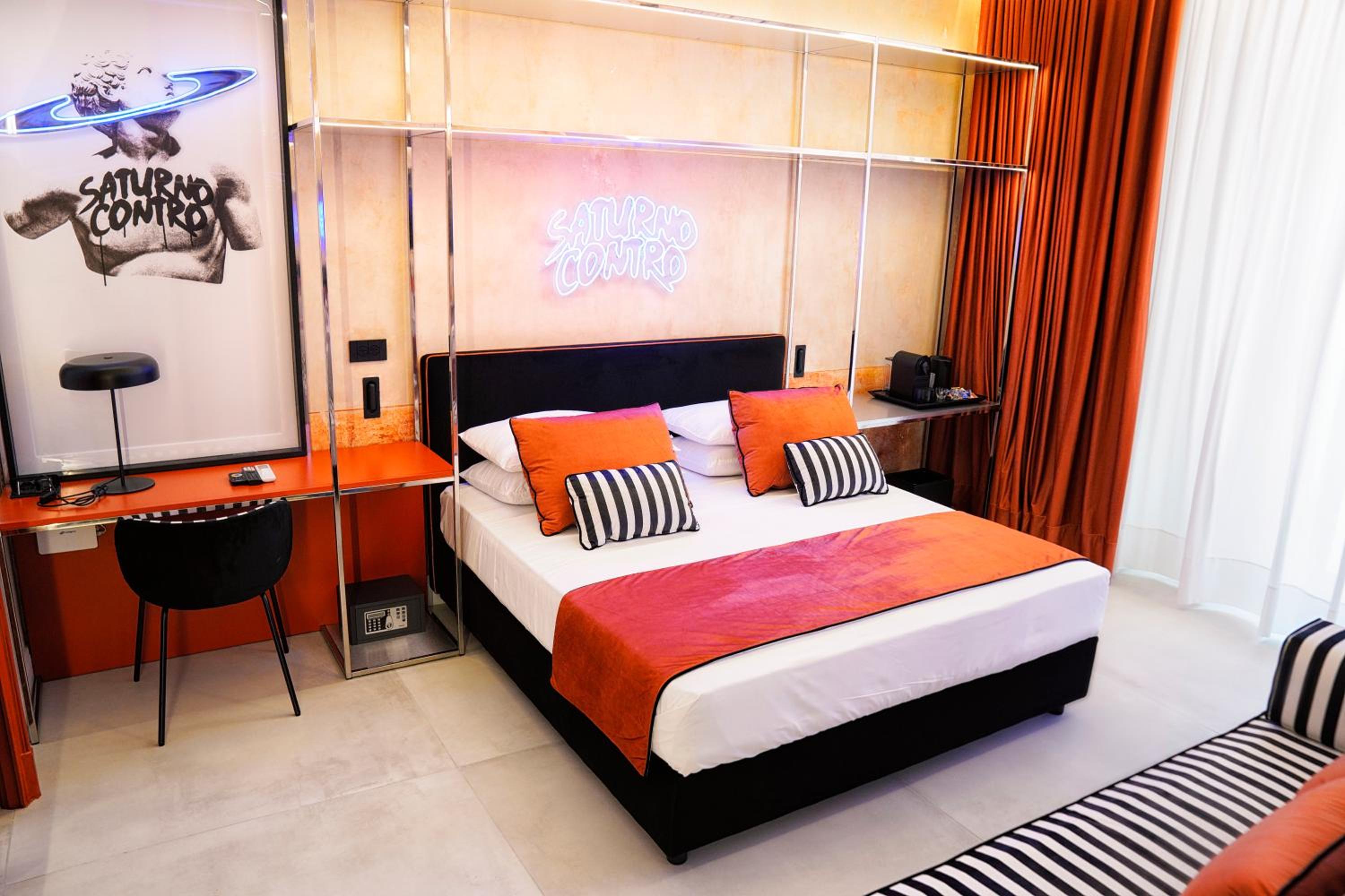 Deluxe Queen Suite