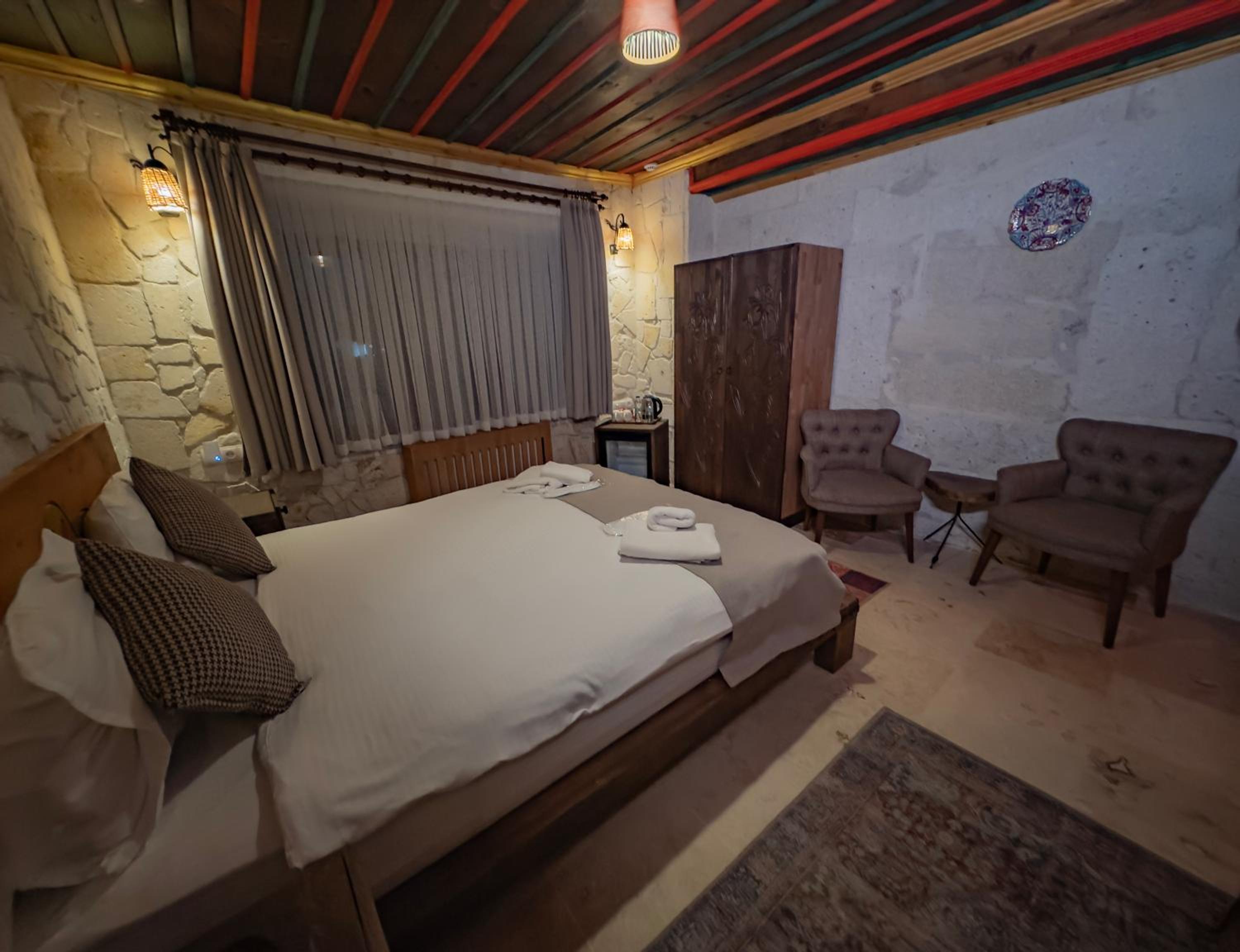 Deluxe Room - Photo 3