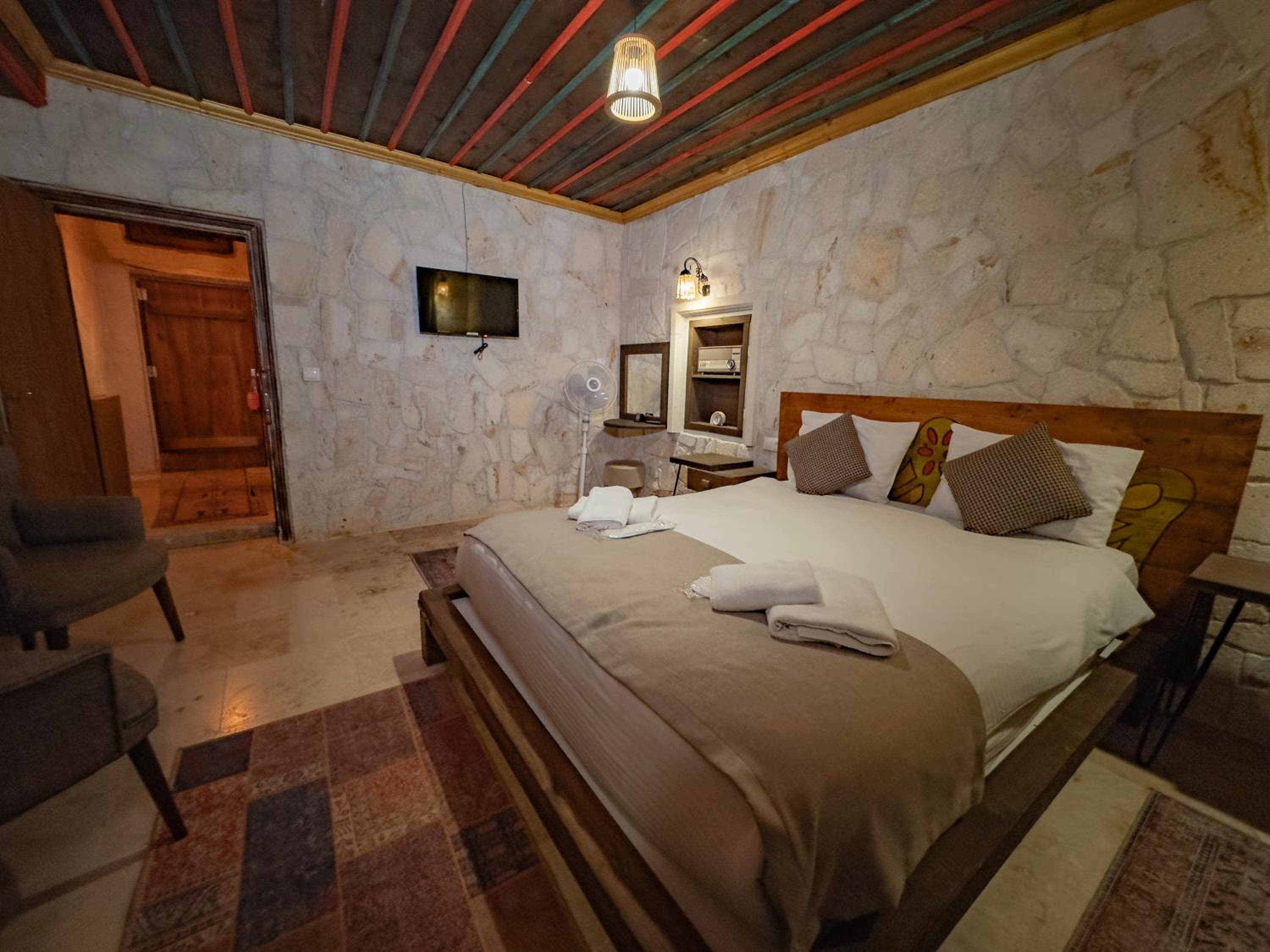 Deluxe Room - Photo 4