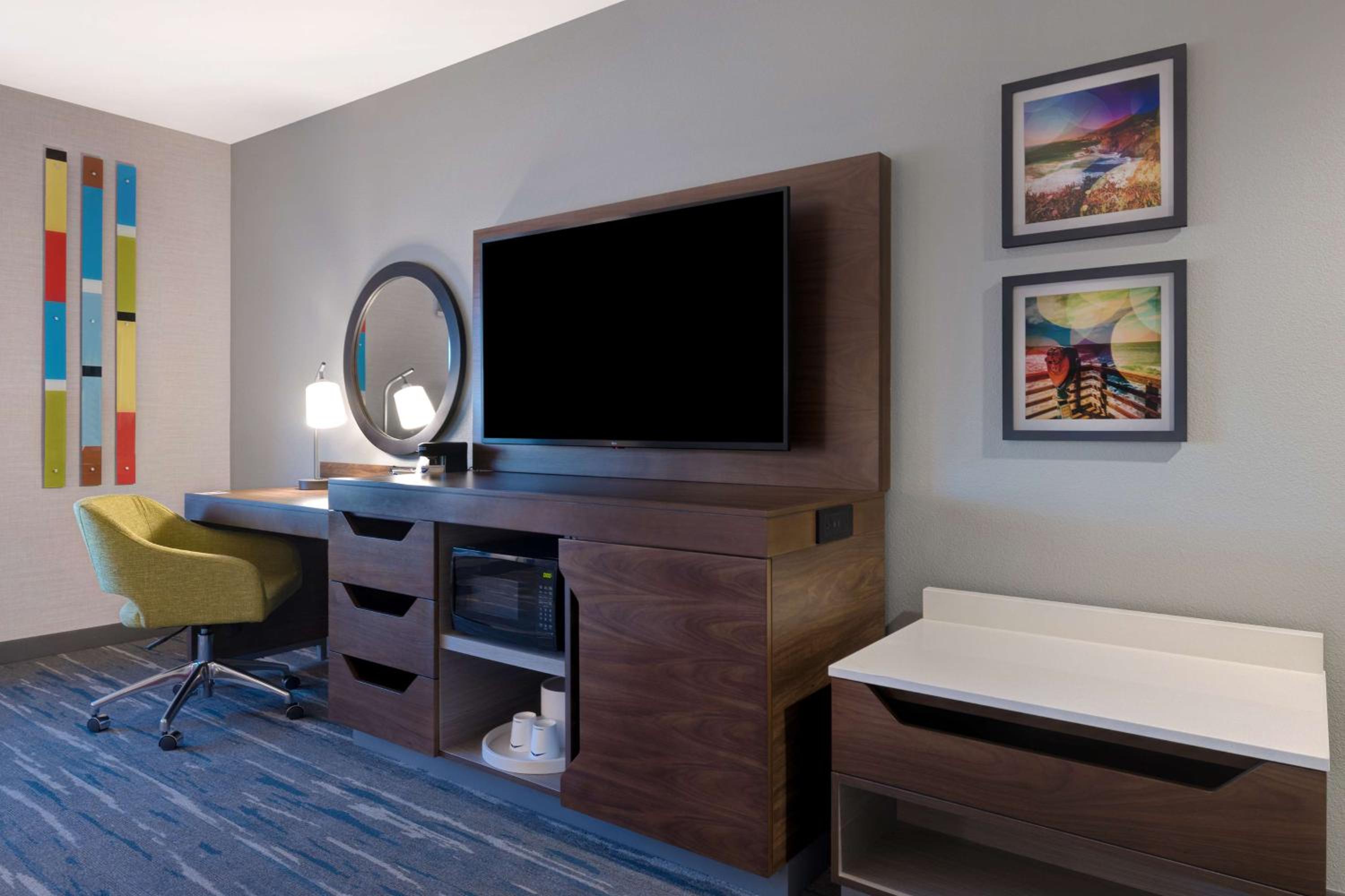 King Room with Tub - Mobility Access - Photo 2