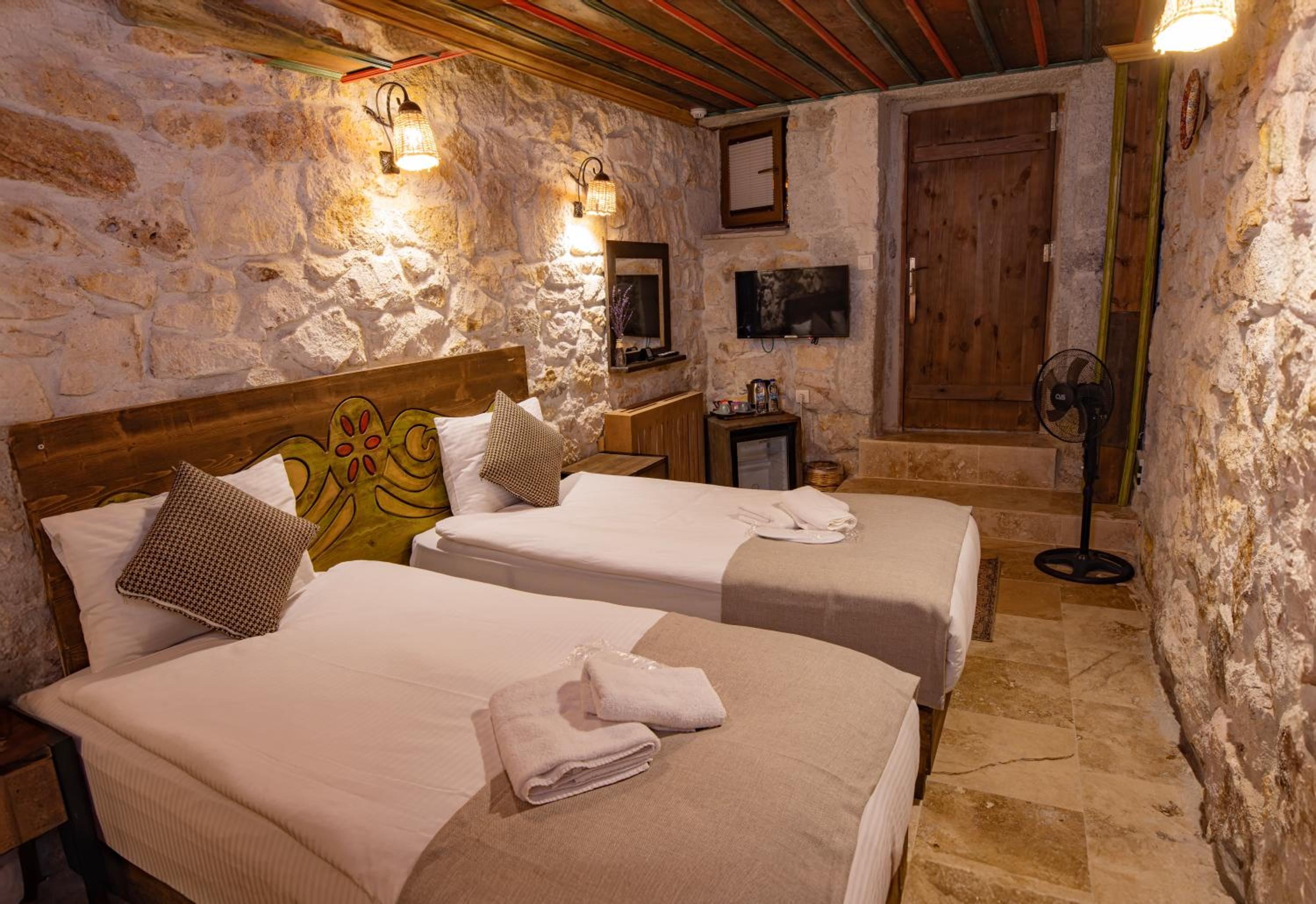 Deluxe King Room - Photo 3
