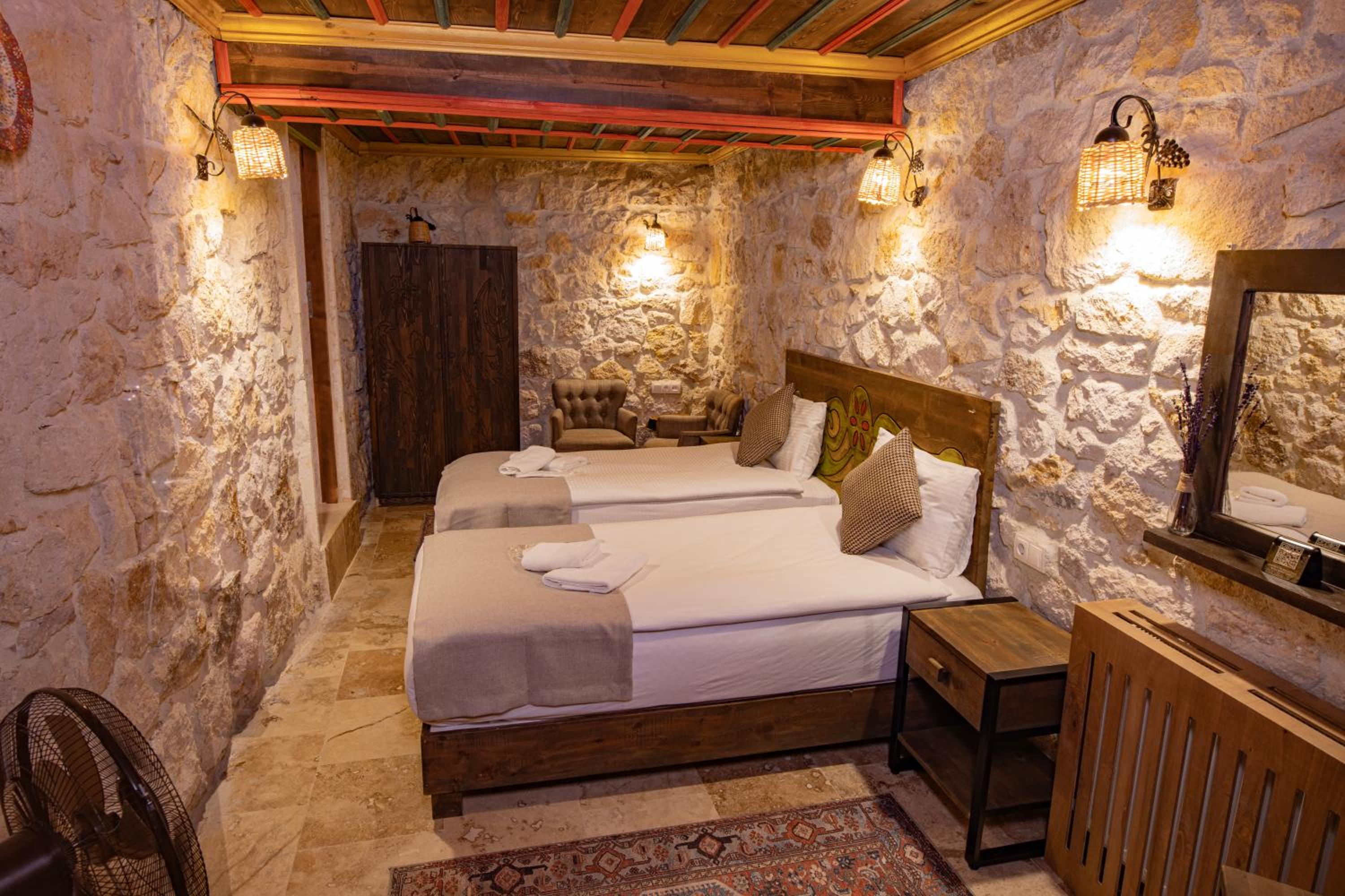 Deluxe King Room - Photo 4