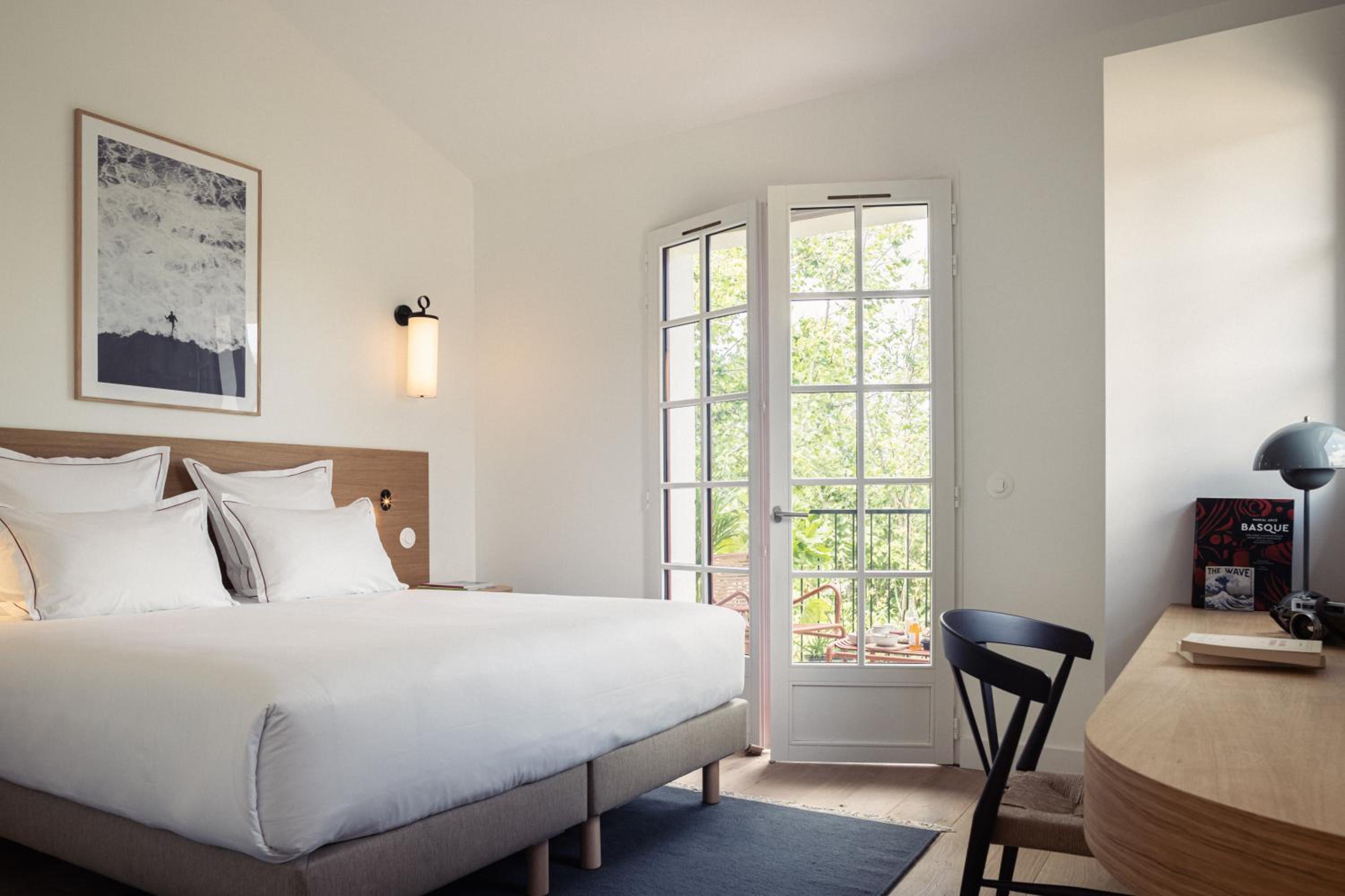Deluxe Double Room with Balcony photo 3