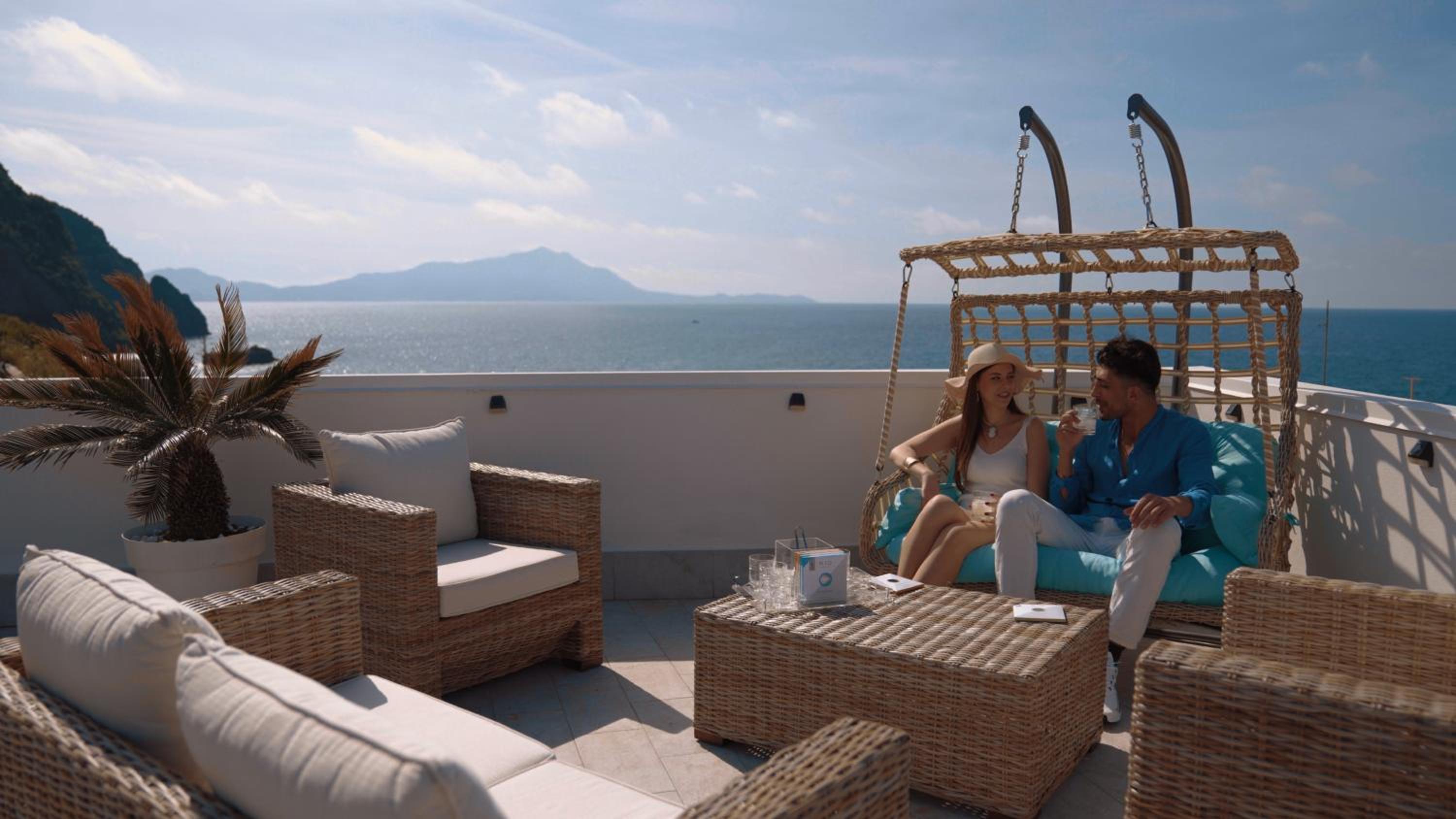 Deluxe Double Room with Sea View - Photo 10