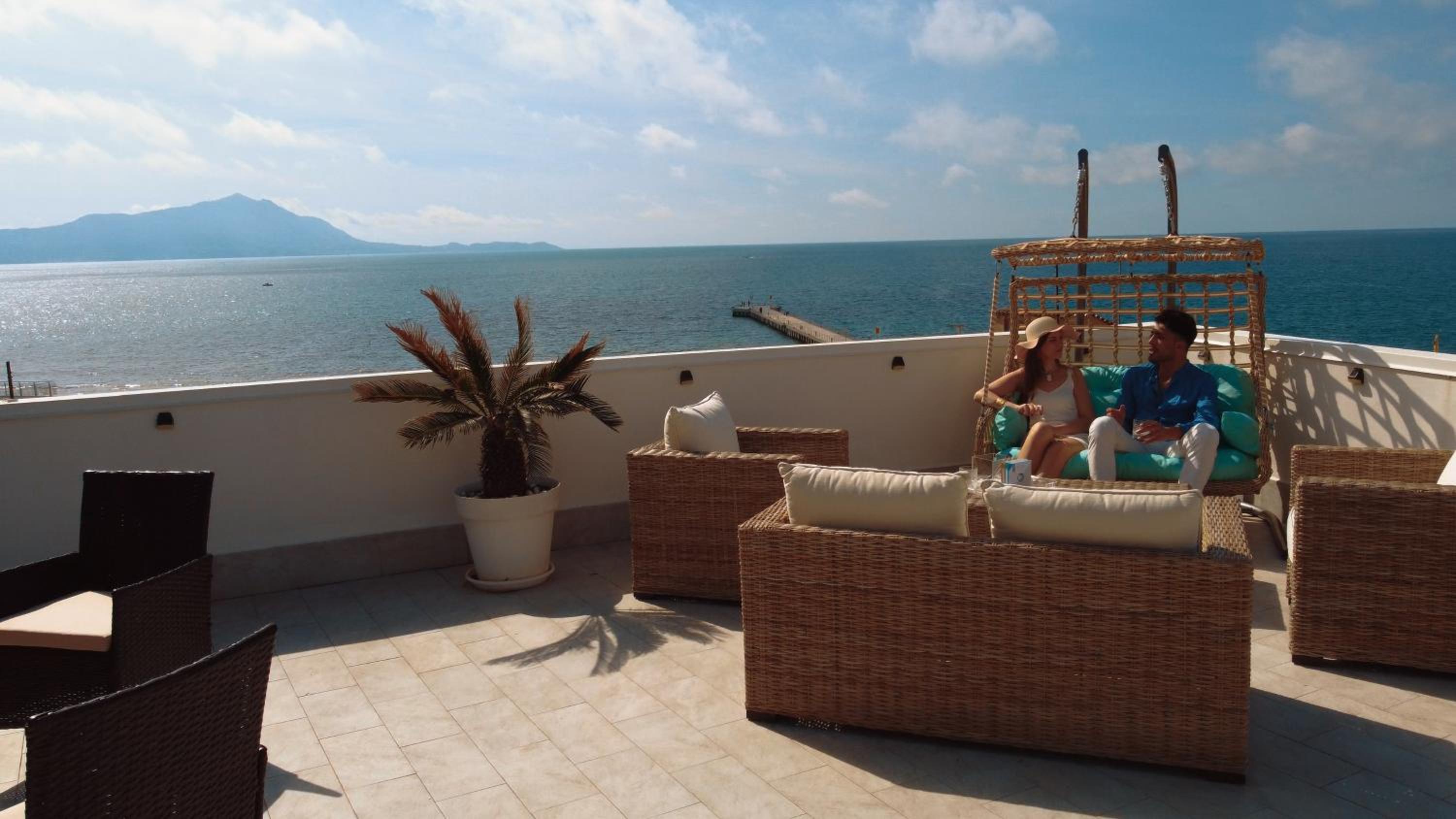 Deluxe Double Room with Sea View - Photo 11