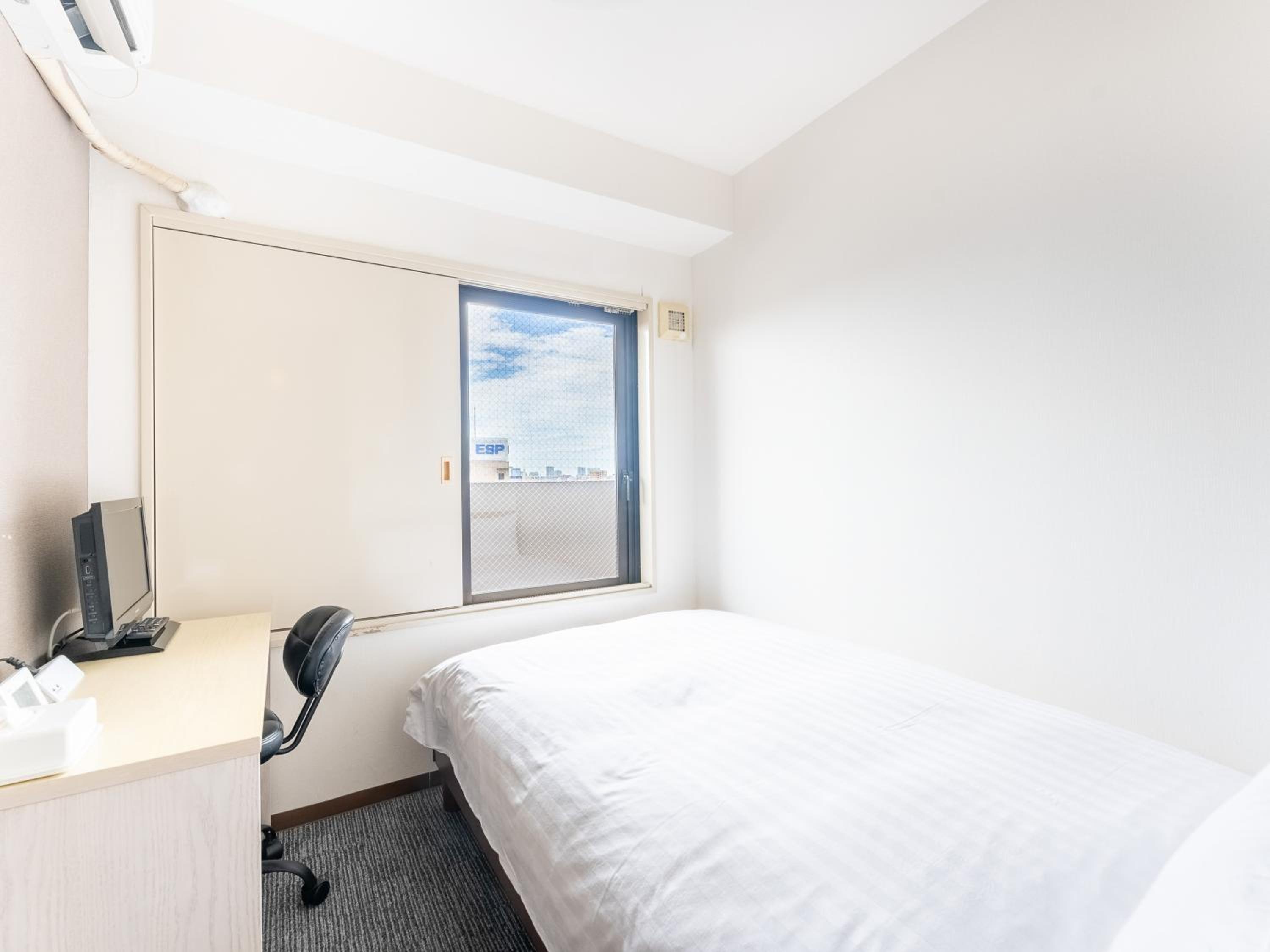 Double Room with Small Double Bed - Non-Smoking photo 3