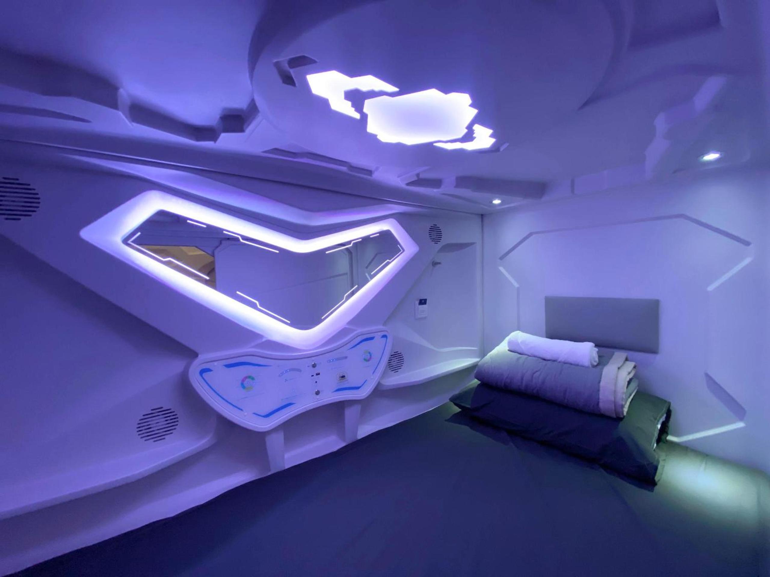 Single Bed in Male Dormitory Room photo 2