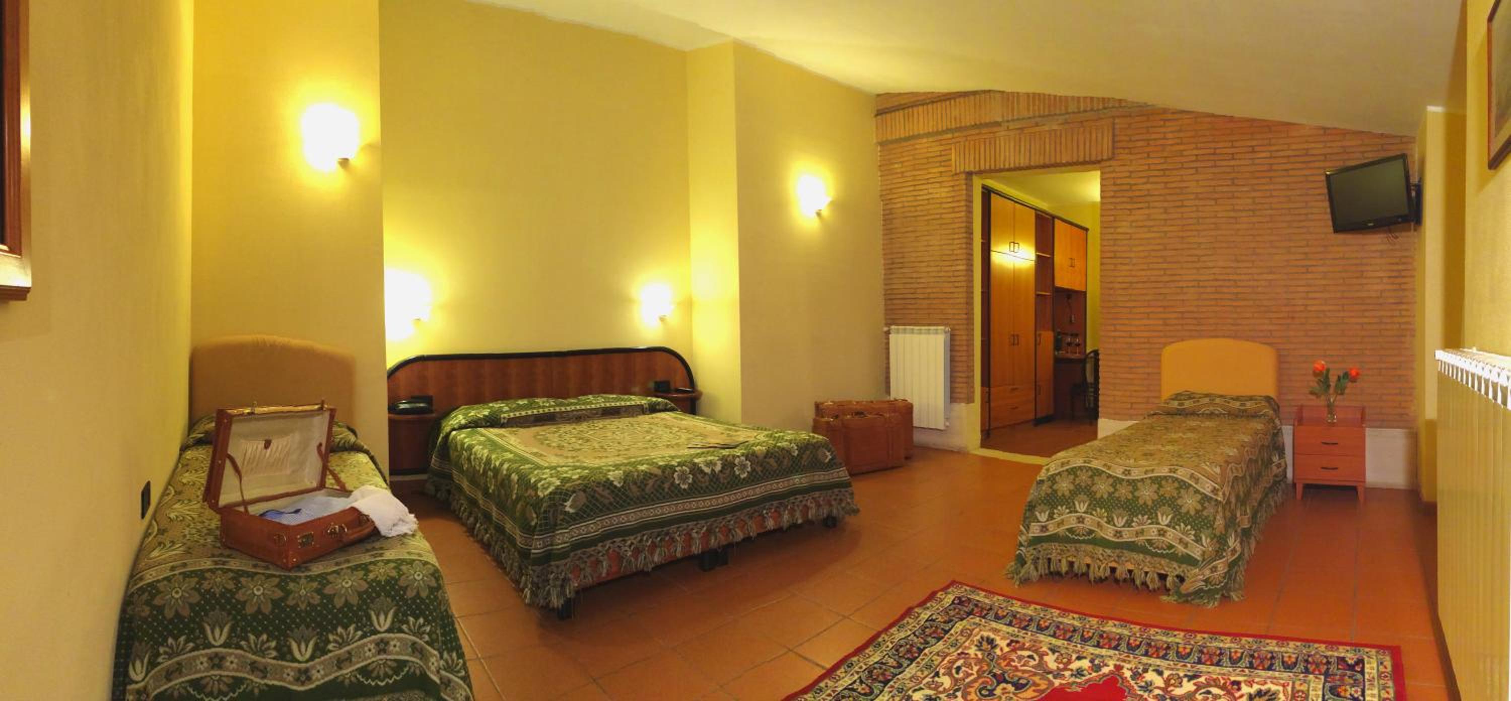 Quadruple Room - Photo 1