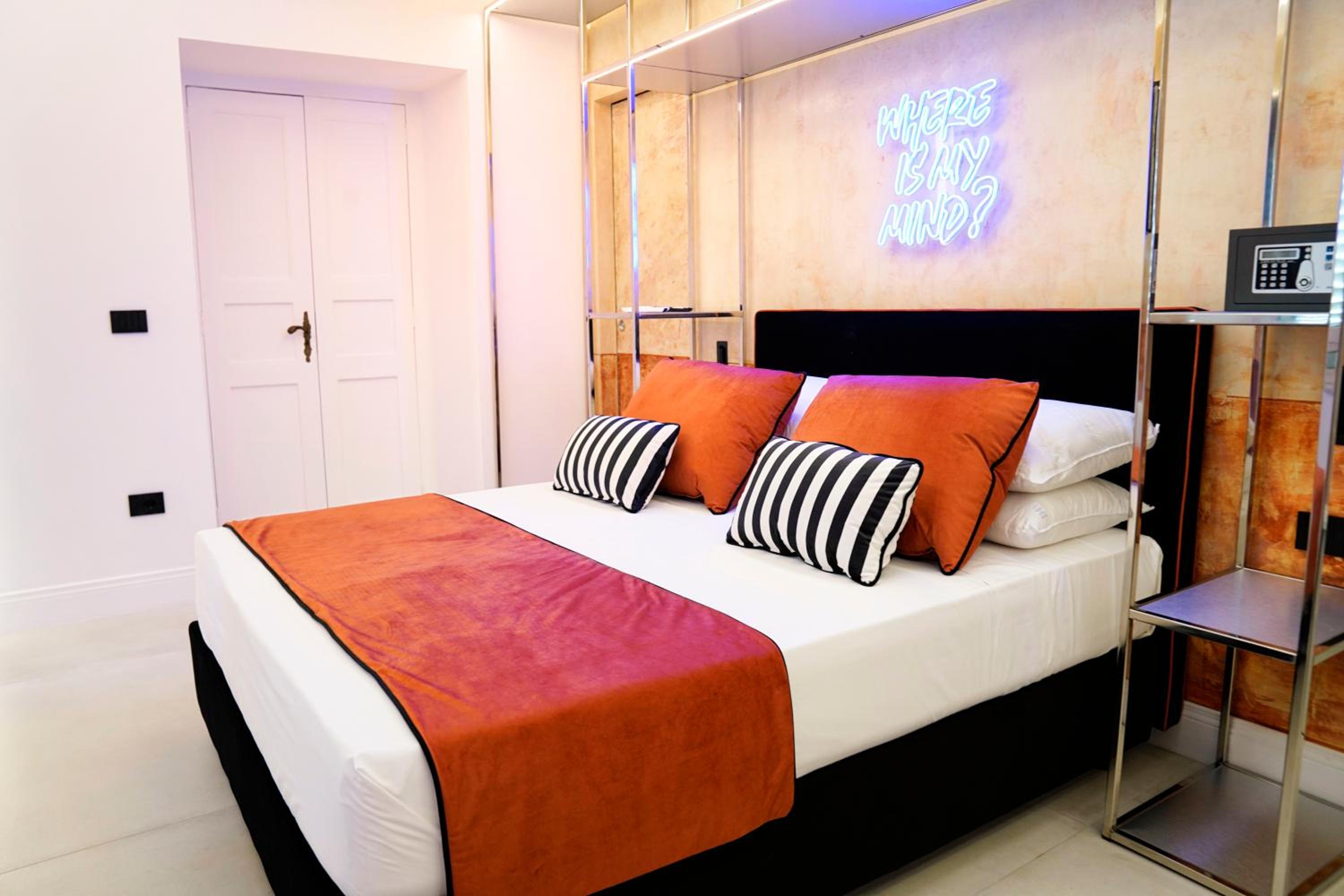 Queen Suite with Spa Bath
