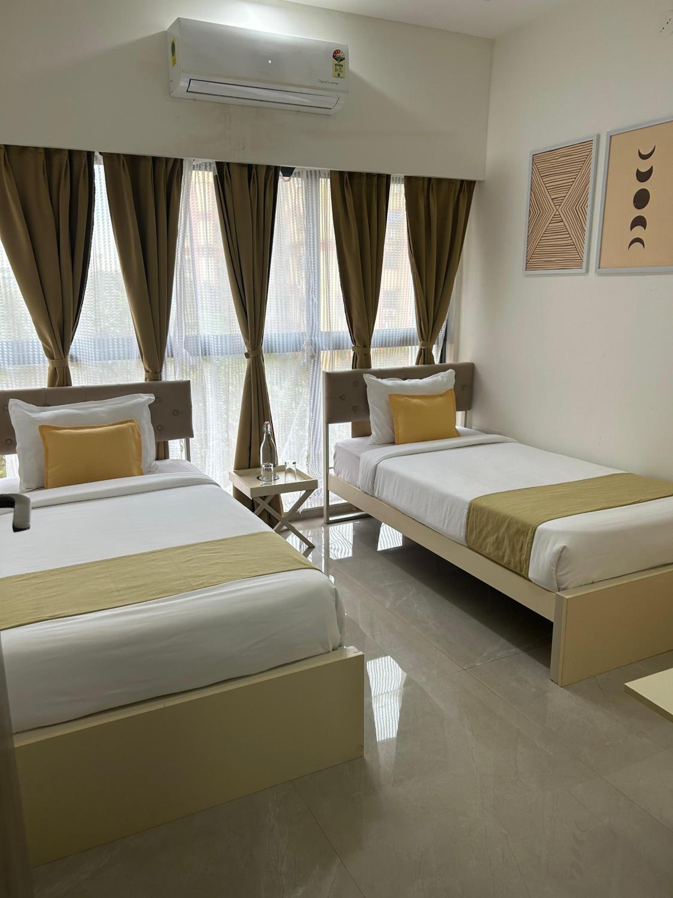 Twin Room with Private External Bathroom