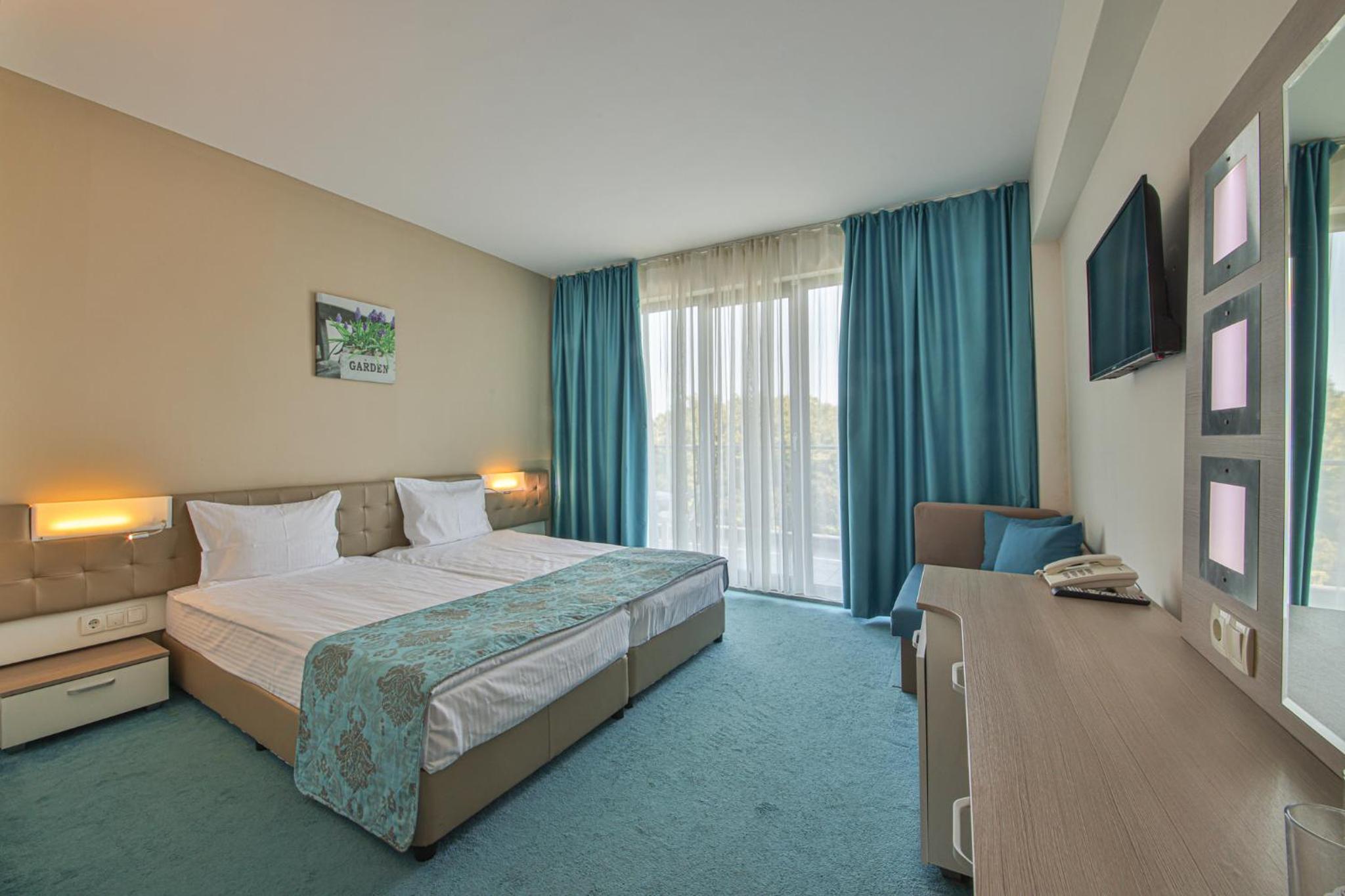 Double or Twin Room with Balcony photo 3