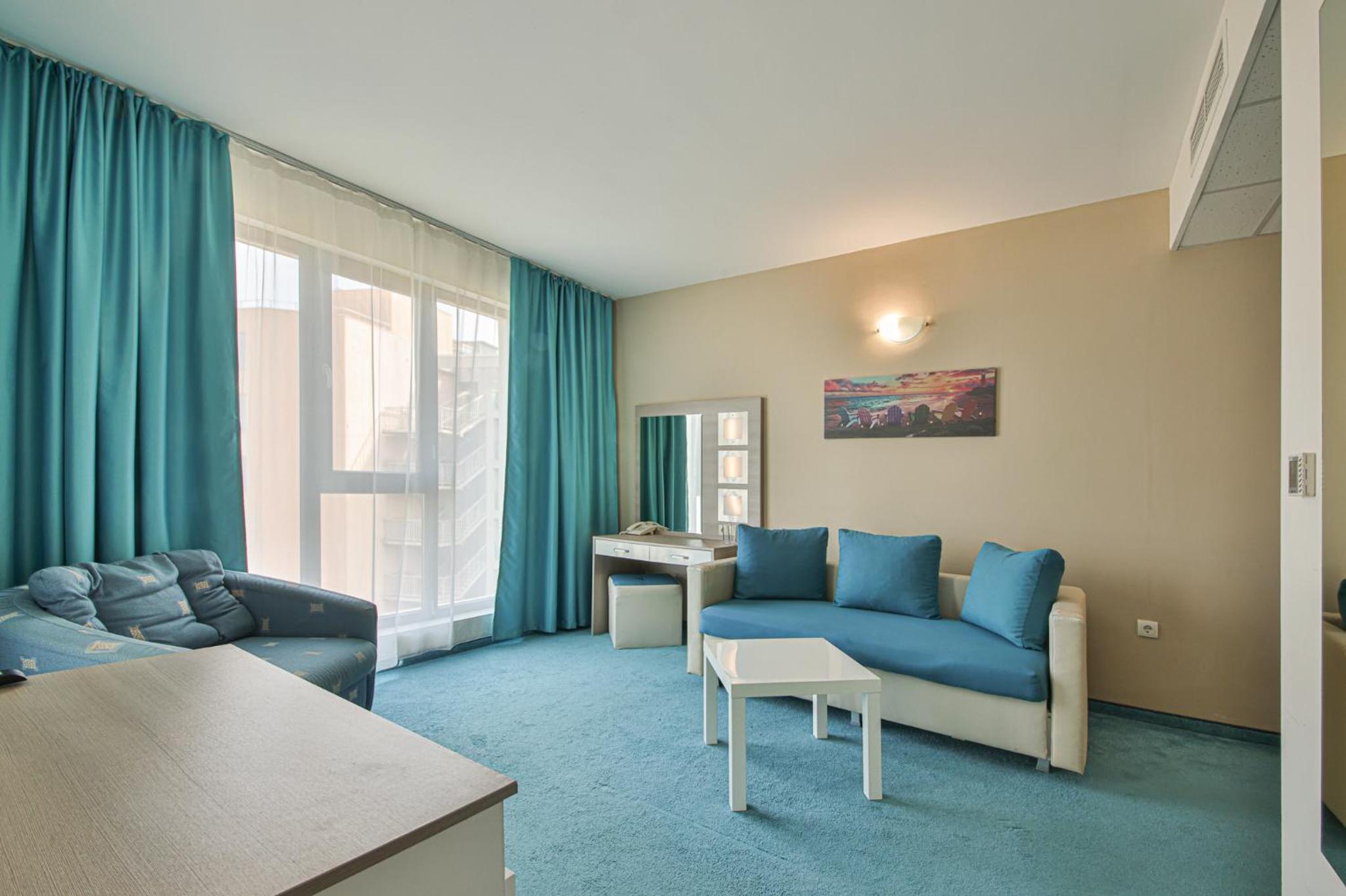 One-Bedroom Suite with Sea View photo 2