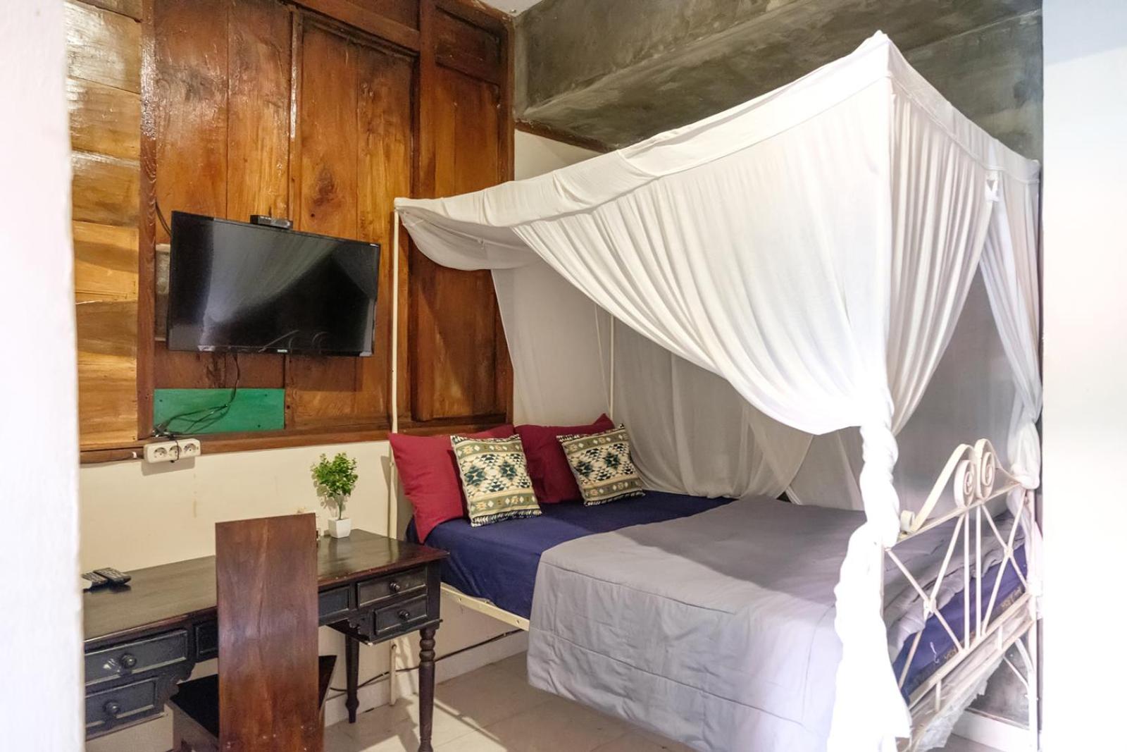 Budget Double Room - Photo 15