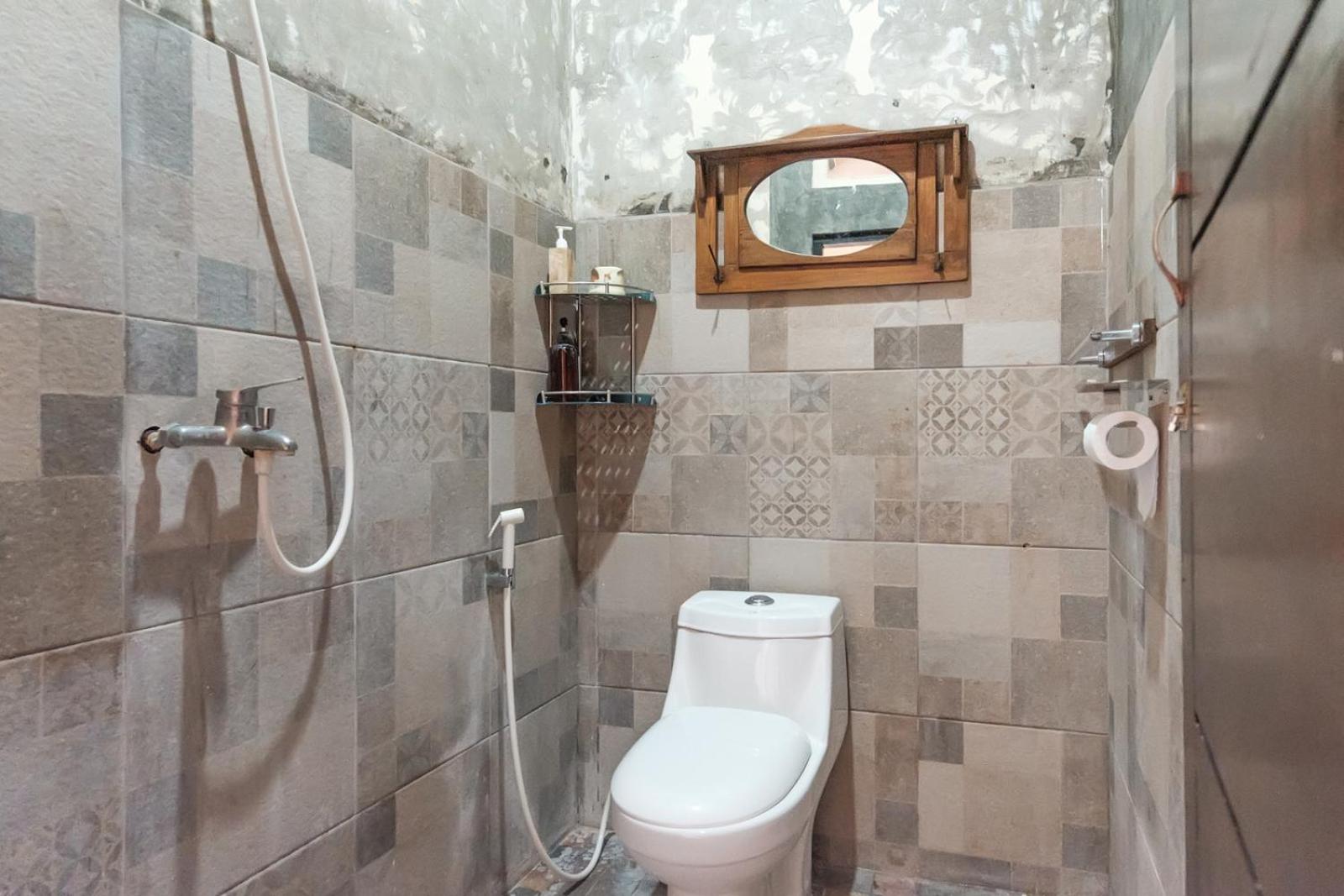 Budget Double Room - Photo 12