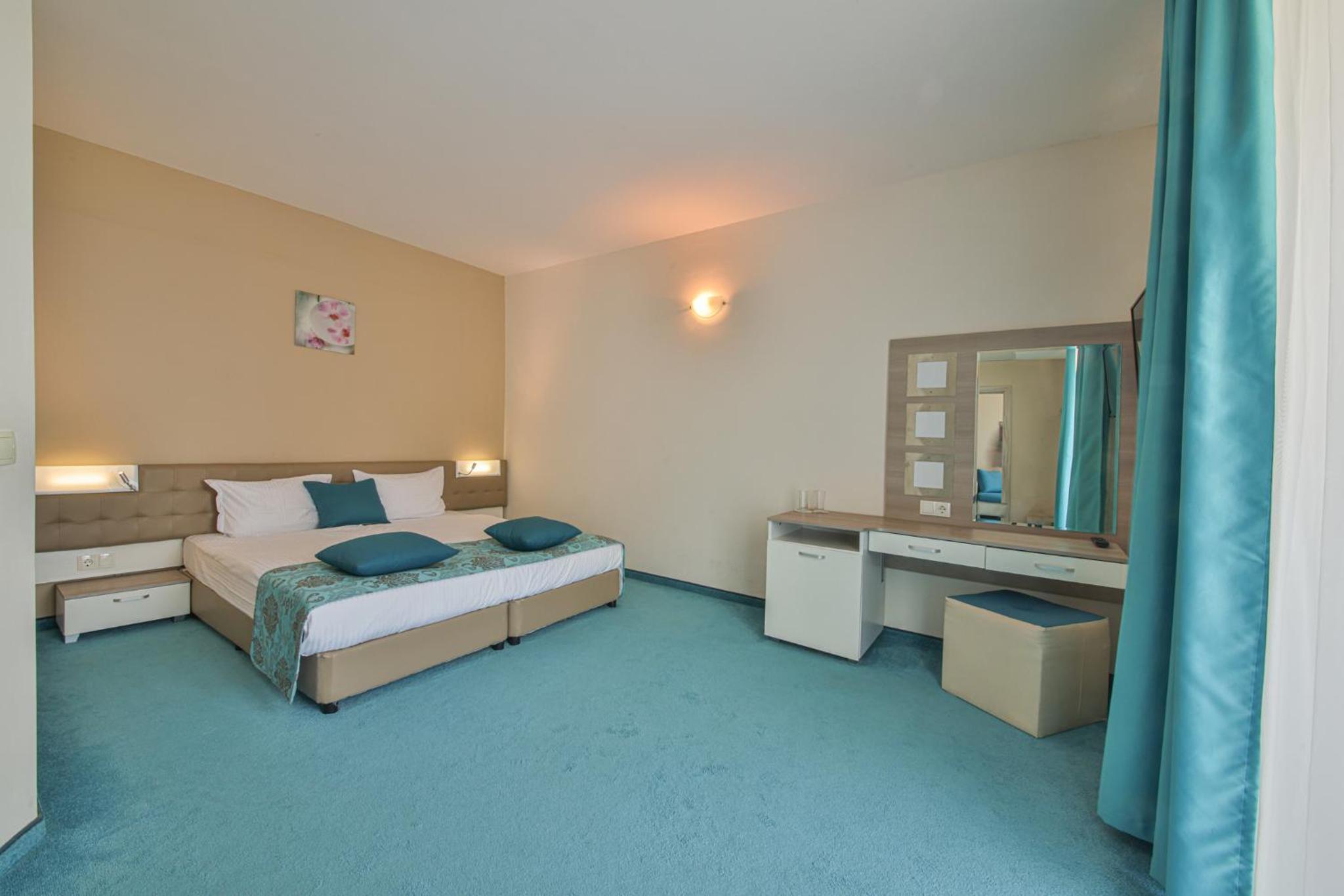 One-Bedroom Suite with Sea View photo 3