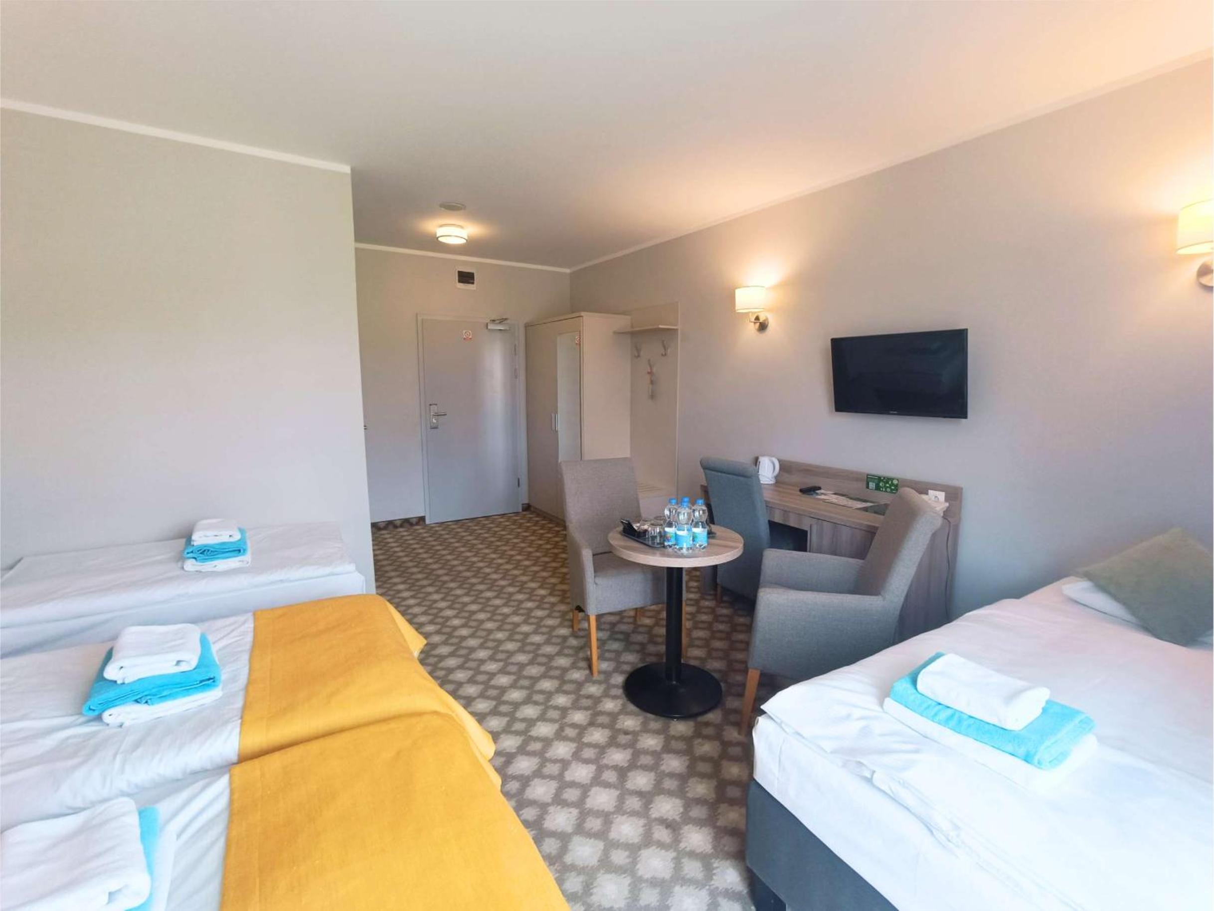 Quadruple Room with Private Bathroom photo 1