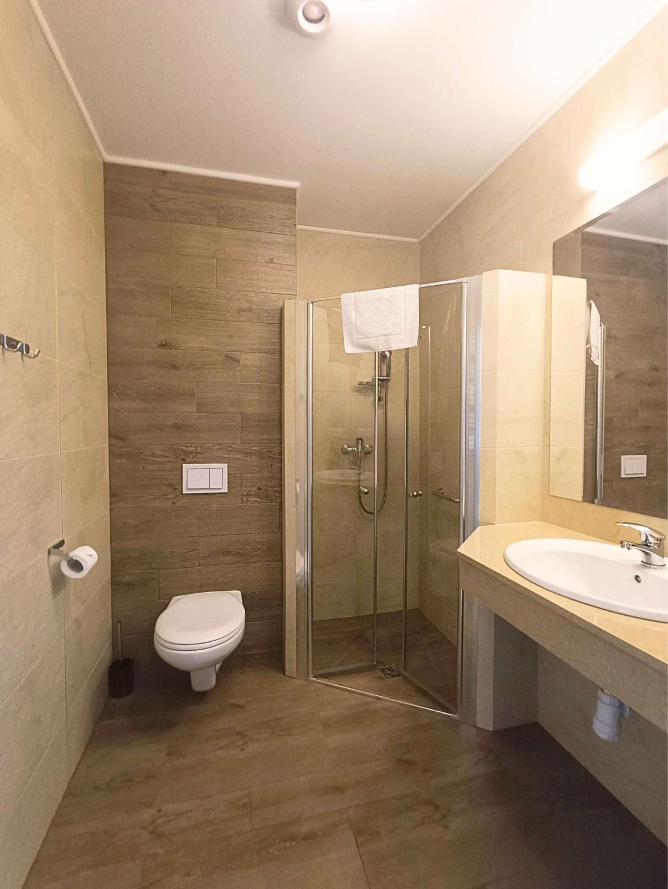 Quadruple Room with Private Bathroom photo 2