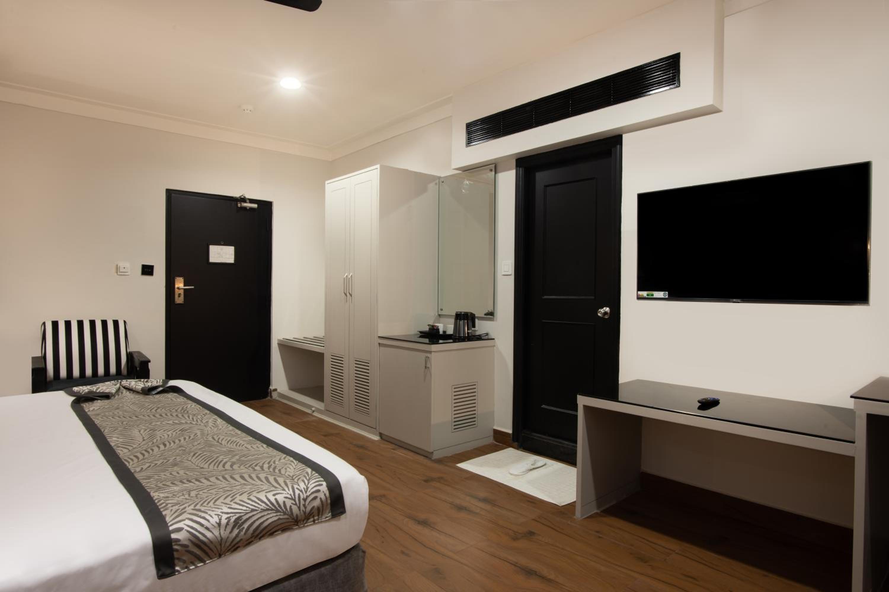 Superior King Room - Photo 6
