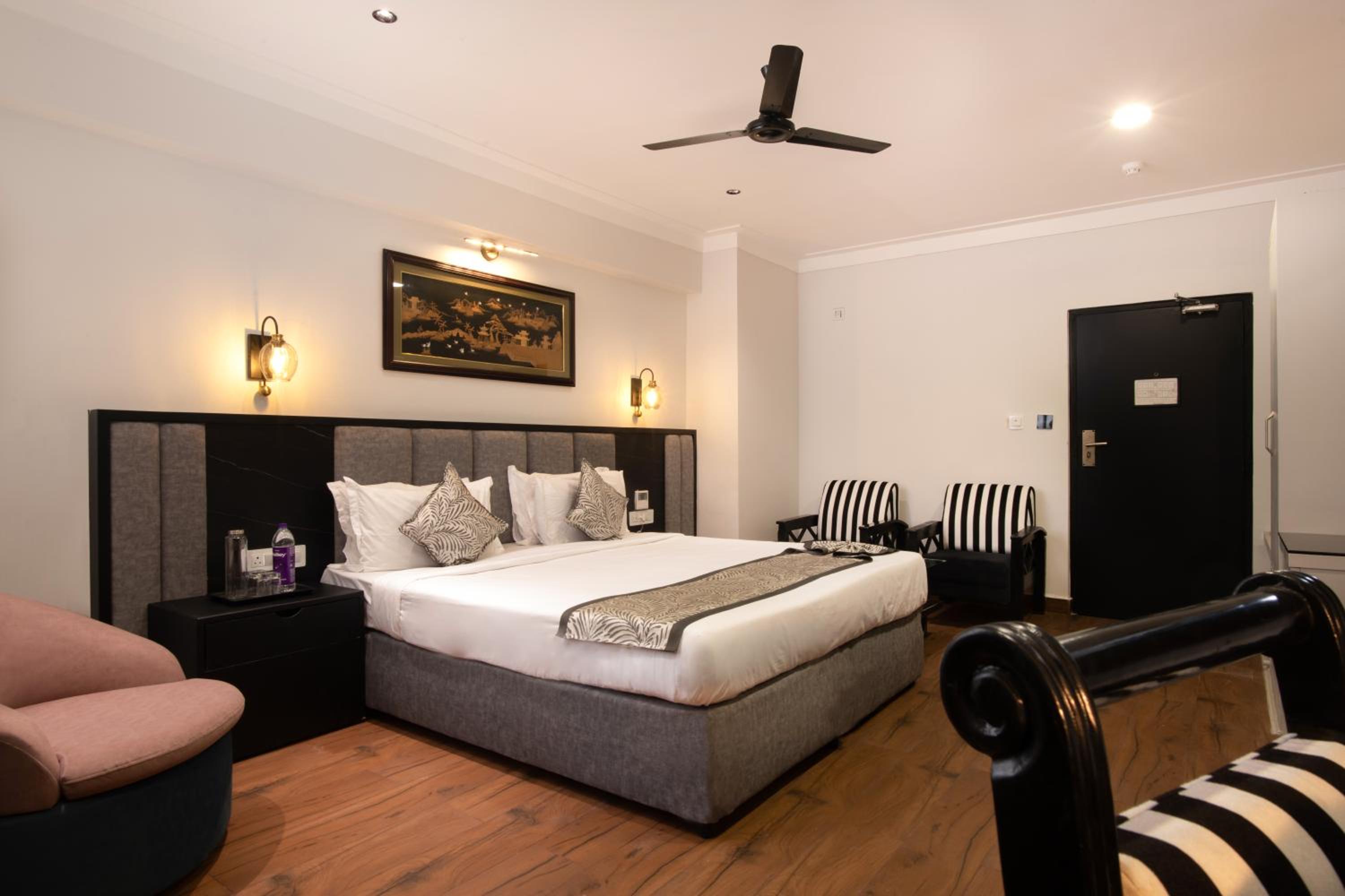 Superior King Room - Photo 5