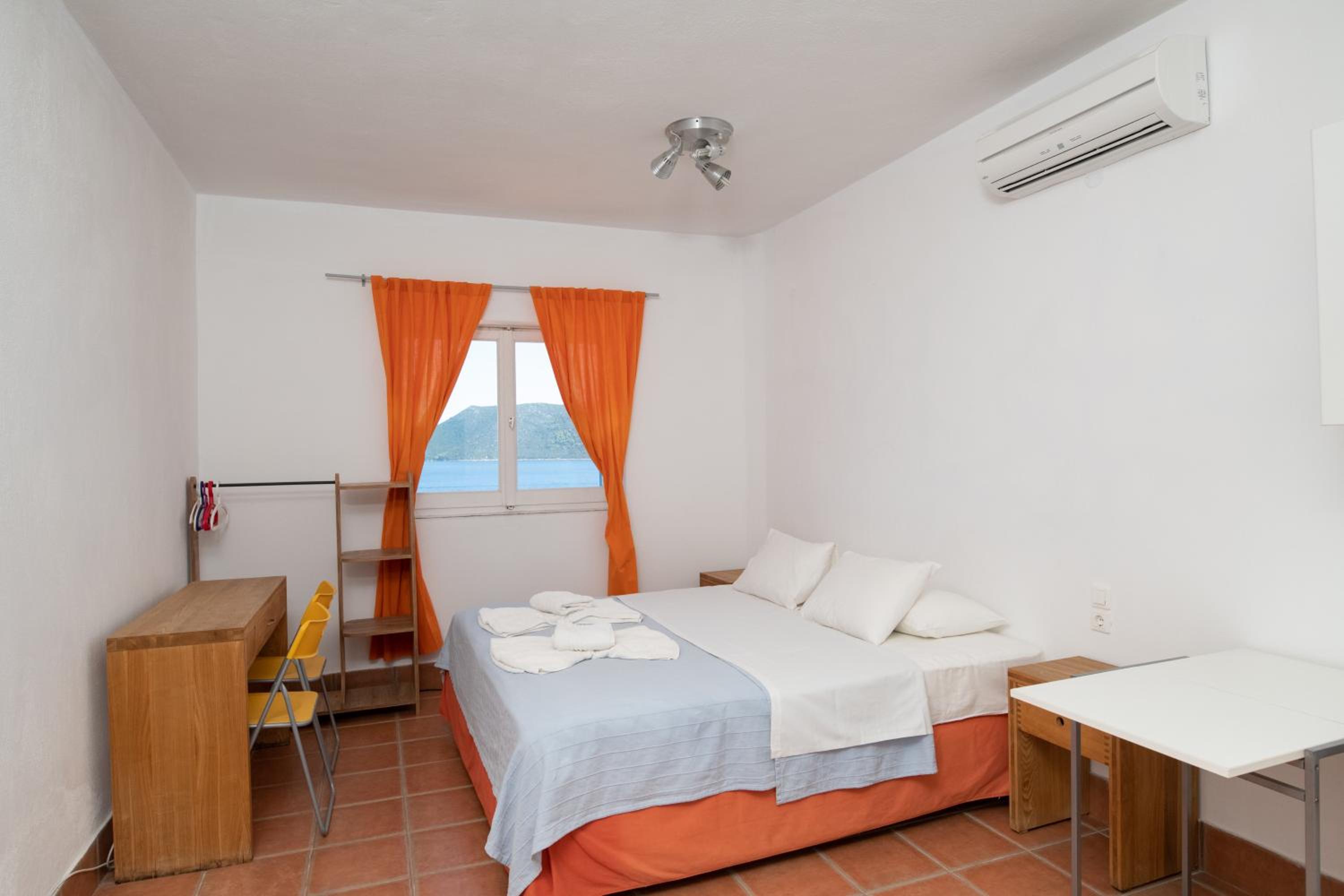 One-Bedroom House photo 1